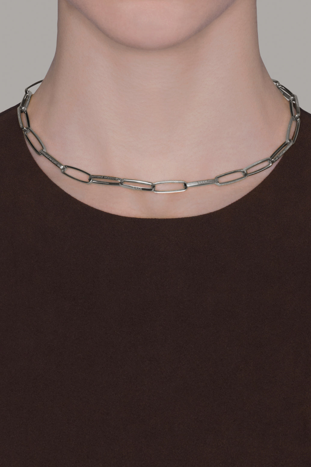 HALF ROUNDED CHAIN NECKLACE