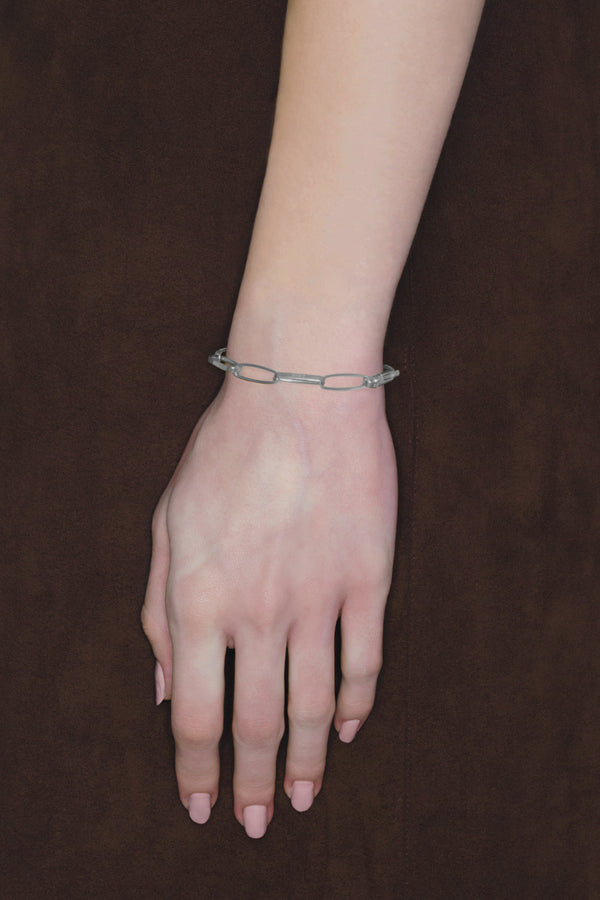 HALF ROUNDED CHAIN BRACELET