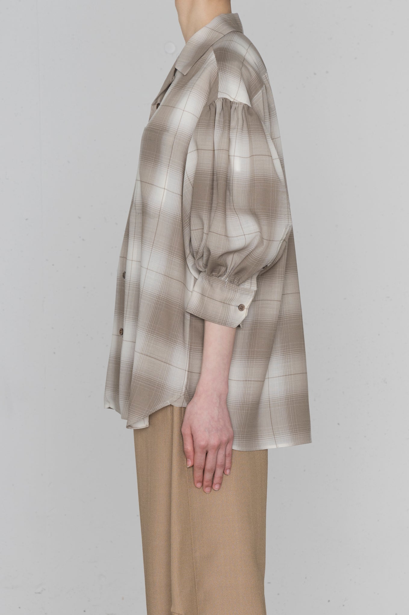 T/W OMBRE CHECK BALLOON SLEEVE BLOUSE