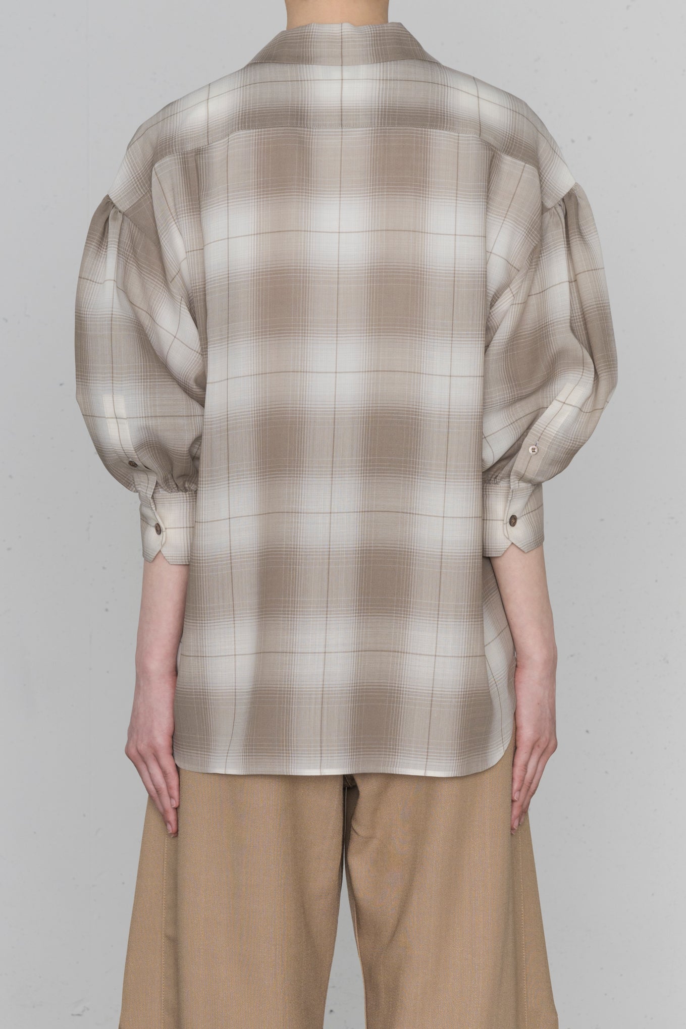 T/W OMBRE CHECK BALLOON SLEEVE BLOUSE