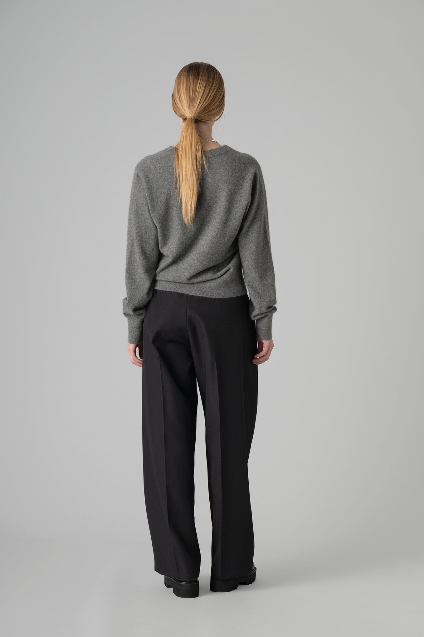 RACCOON V-NECK SWEATER