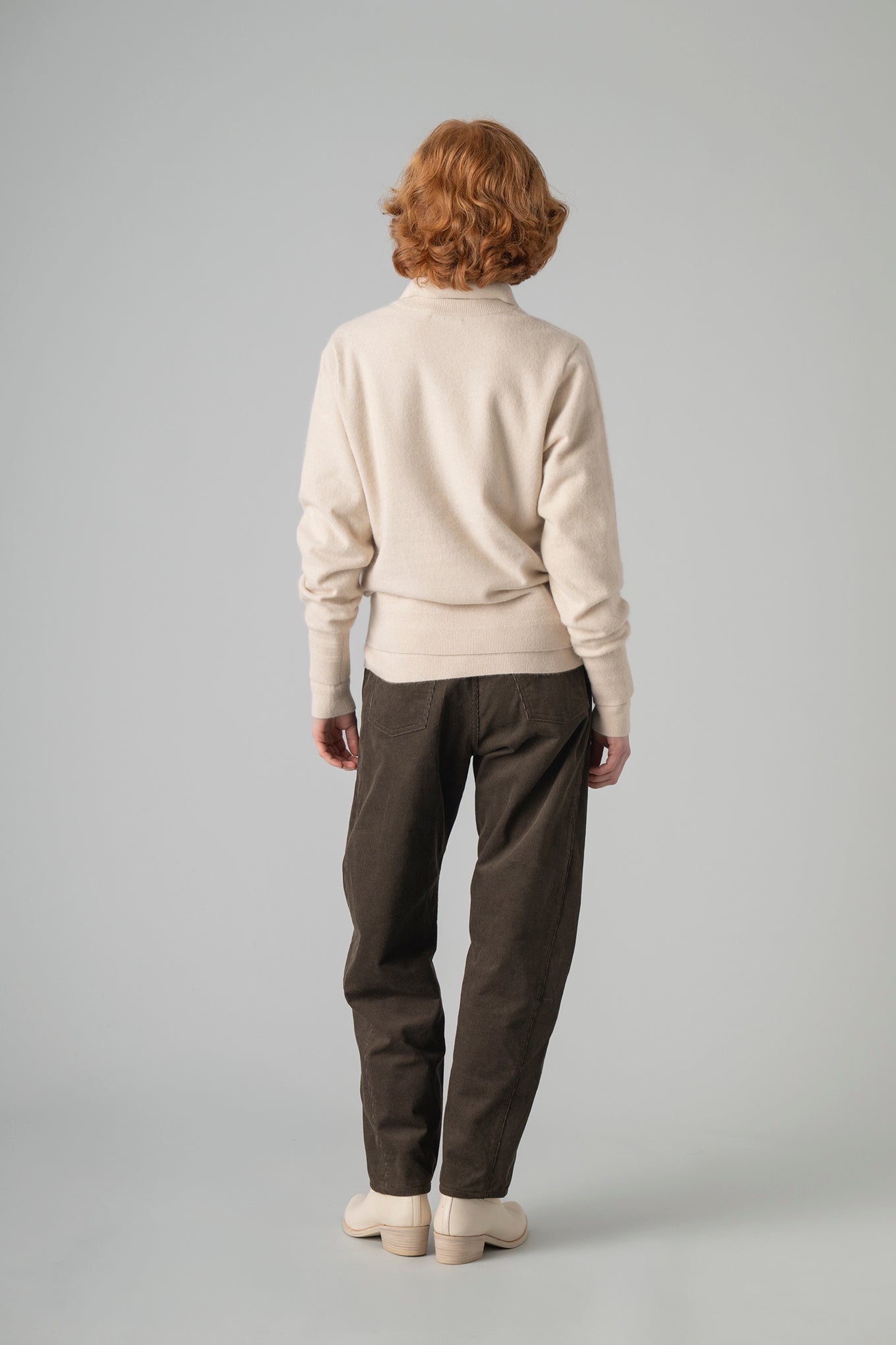 RACCOON V-NECK SWEATER