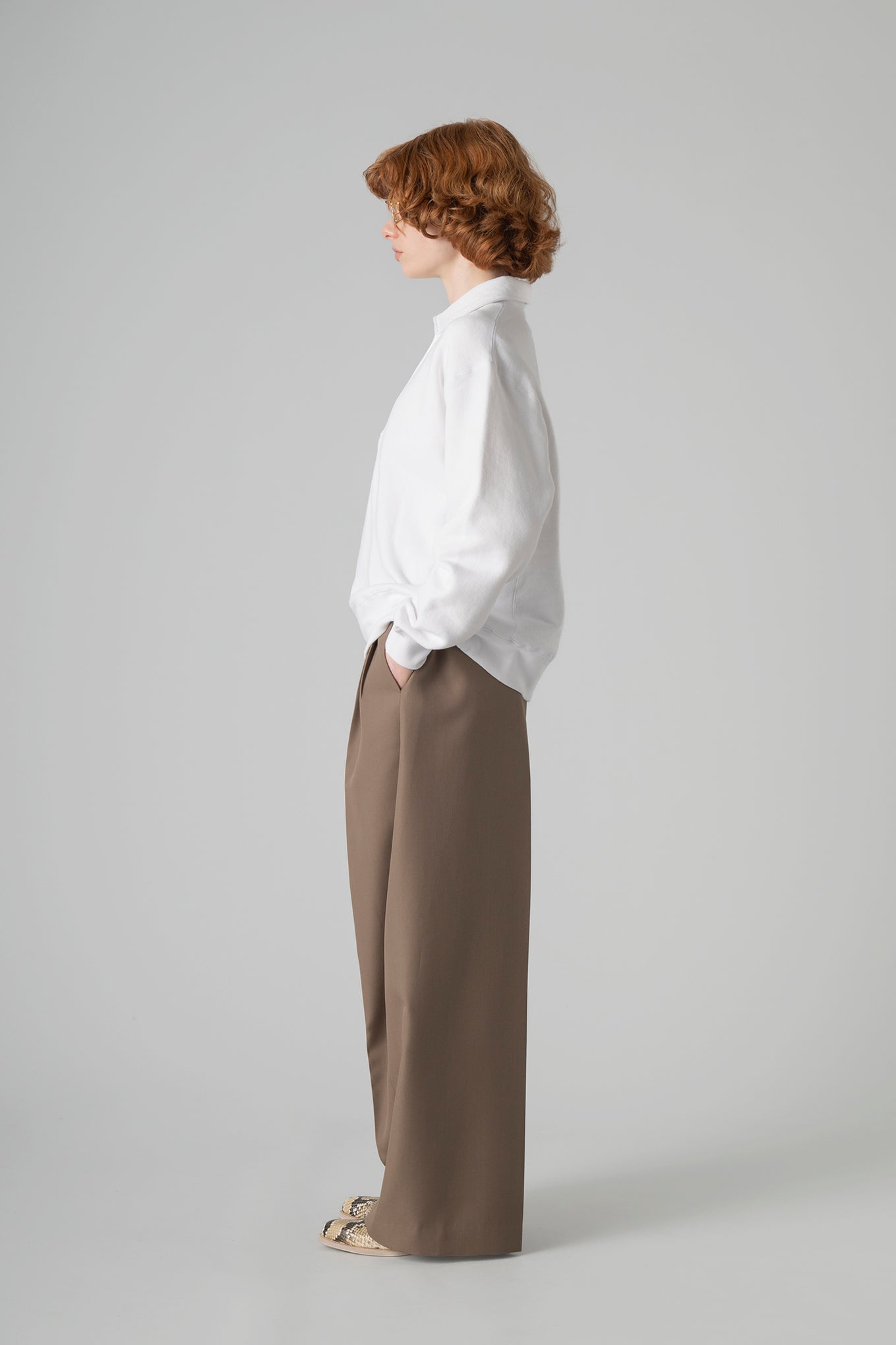 COLLARED SWEAT SHIRT