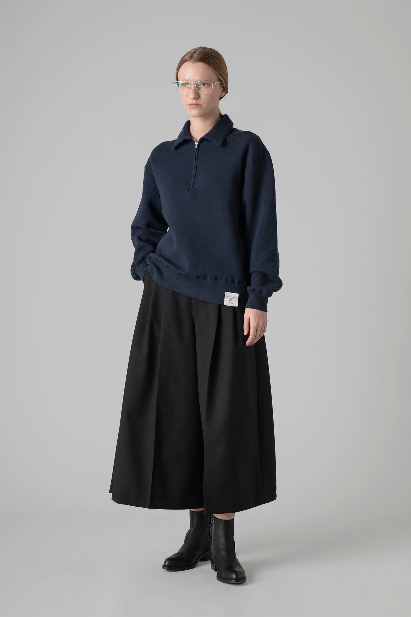 COLLARED SWEAT SHIRT
