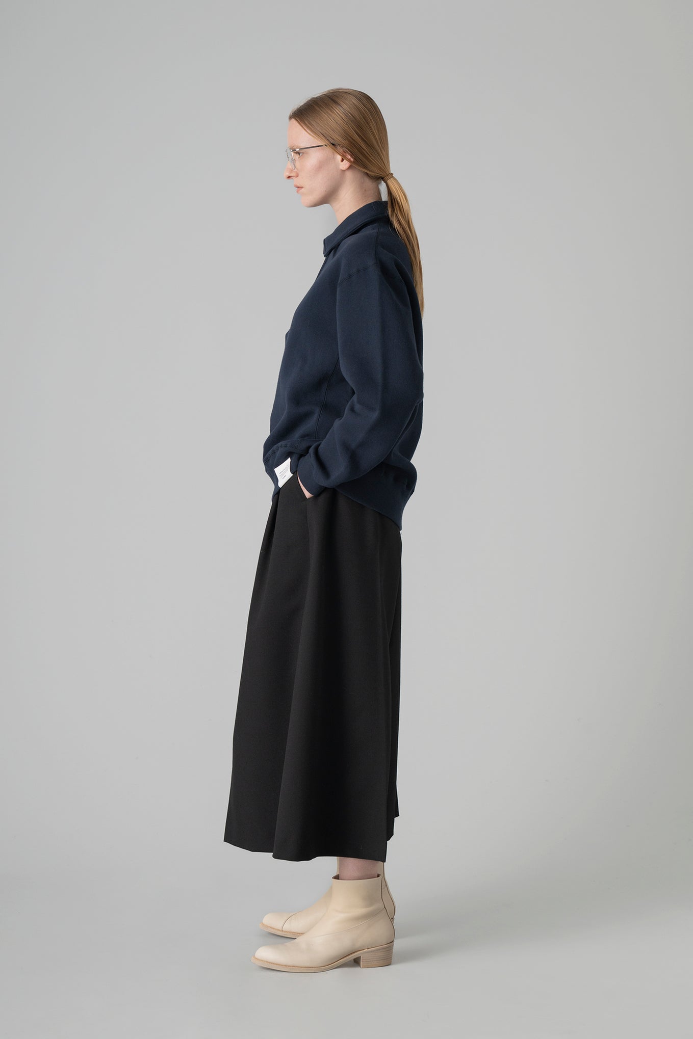 COLLARED SWEAT SHIRT