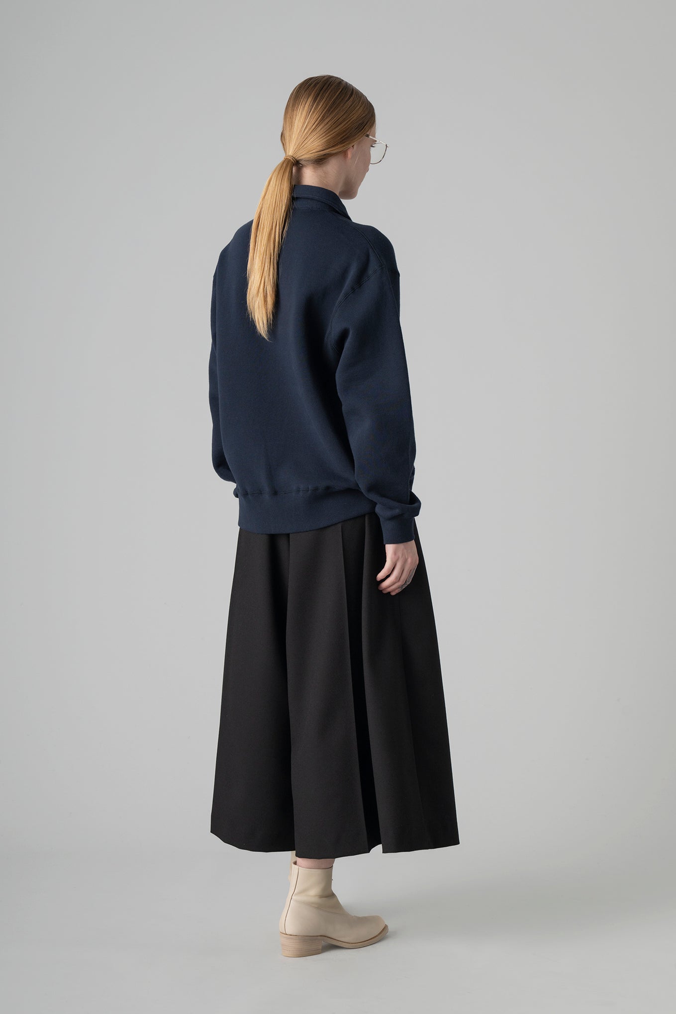 COLLARED SWEAT SHIRT