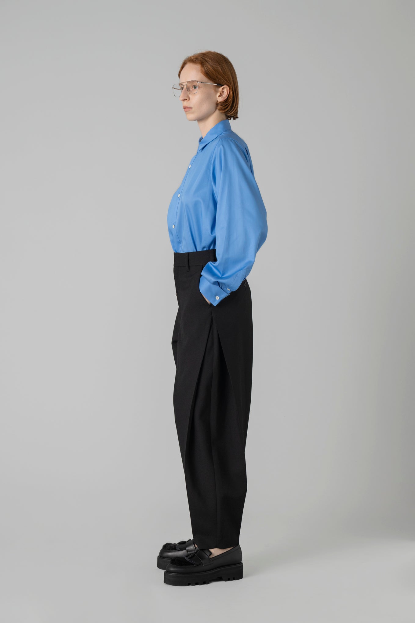 TROPICAL SIDE TUCK TAPERED PANTS
