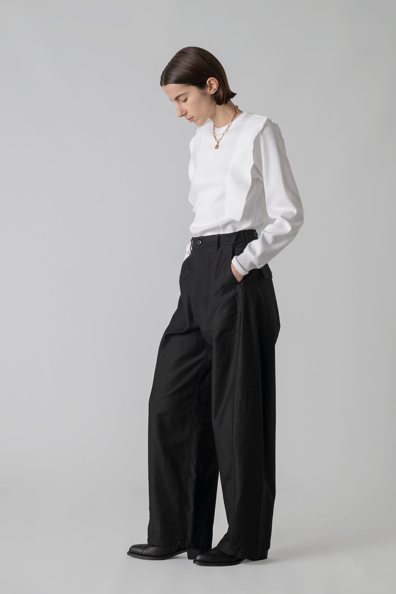 BACK SATIN BARREL LEG PANTS