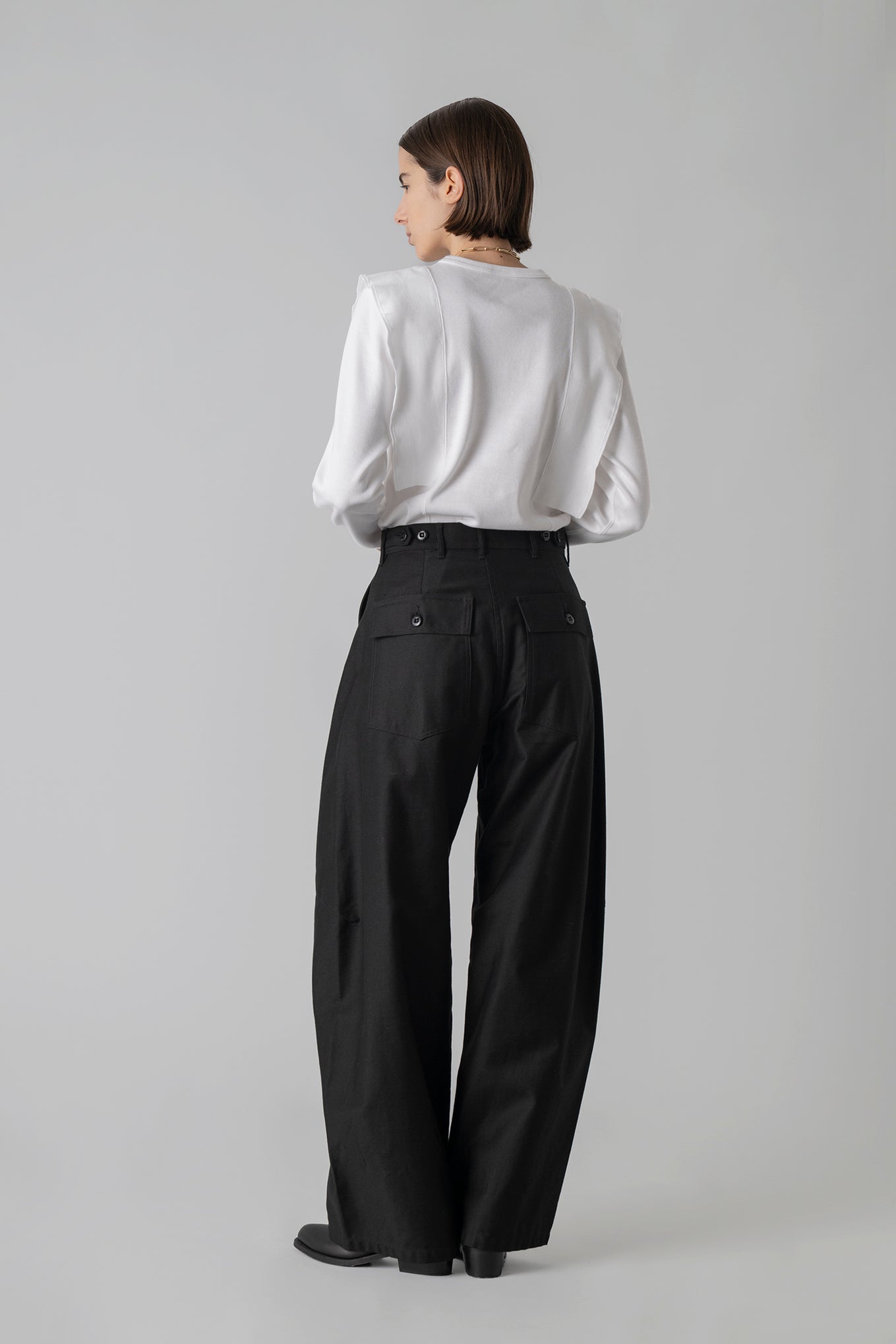 BACK SATIN BARREL LEG PANTS
