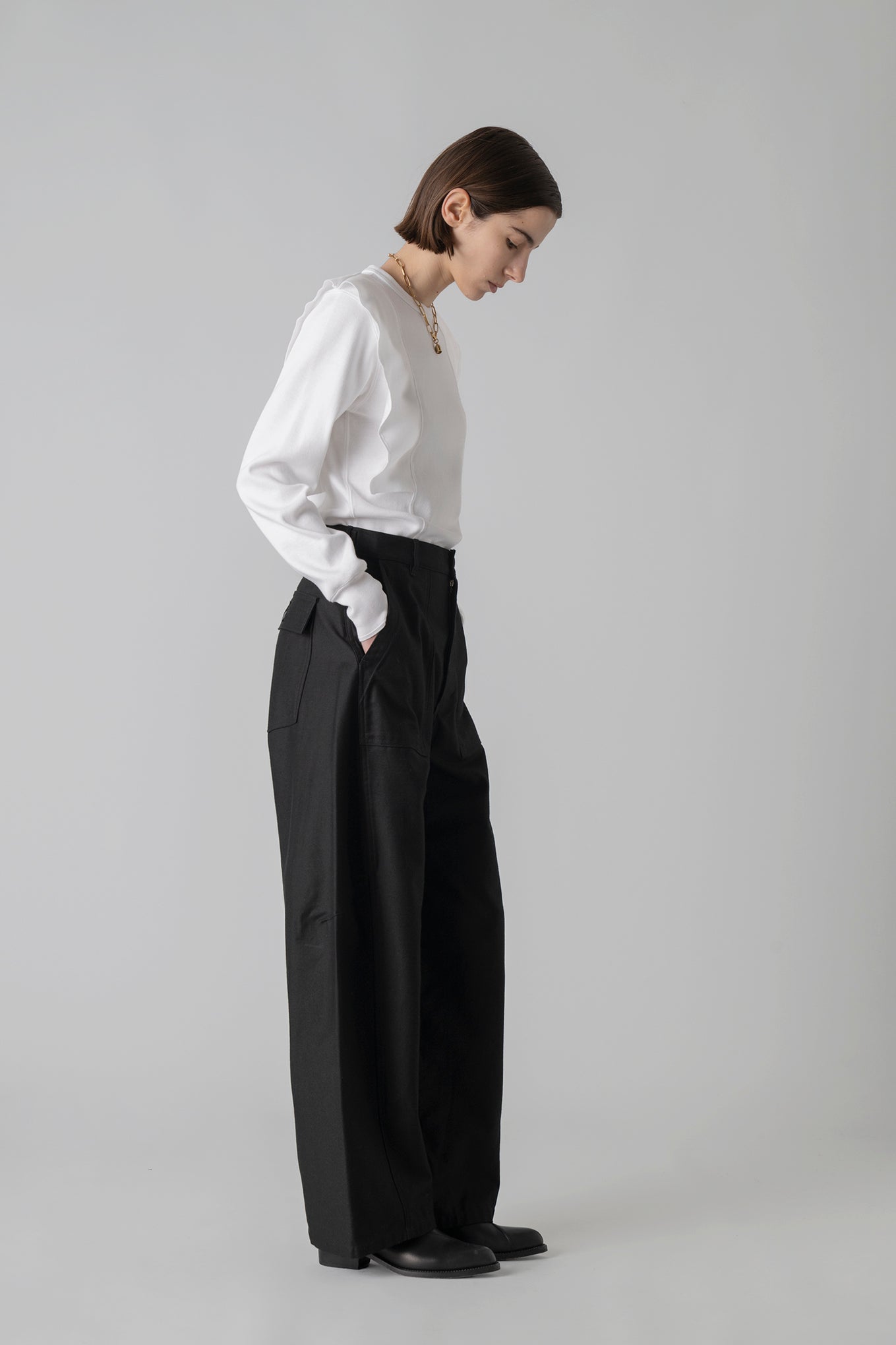 BACK SATIN BARREL LEG PANTS