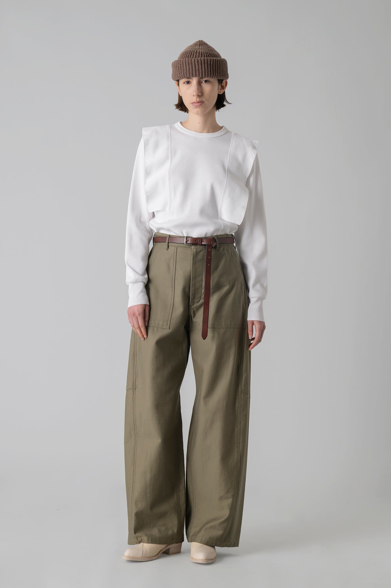BACK SATIN BARREL LEG PANTS