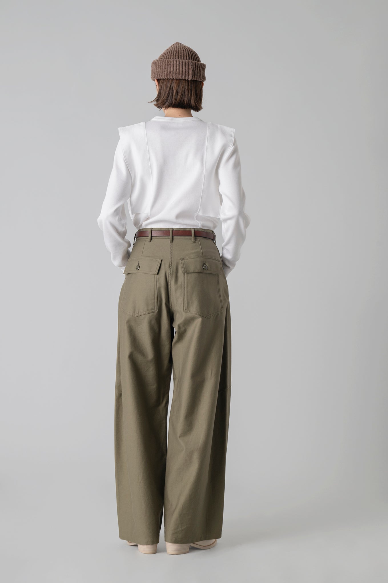 BACK SATIN BARREL LEG PANTS