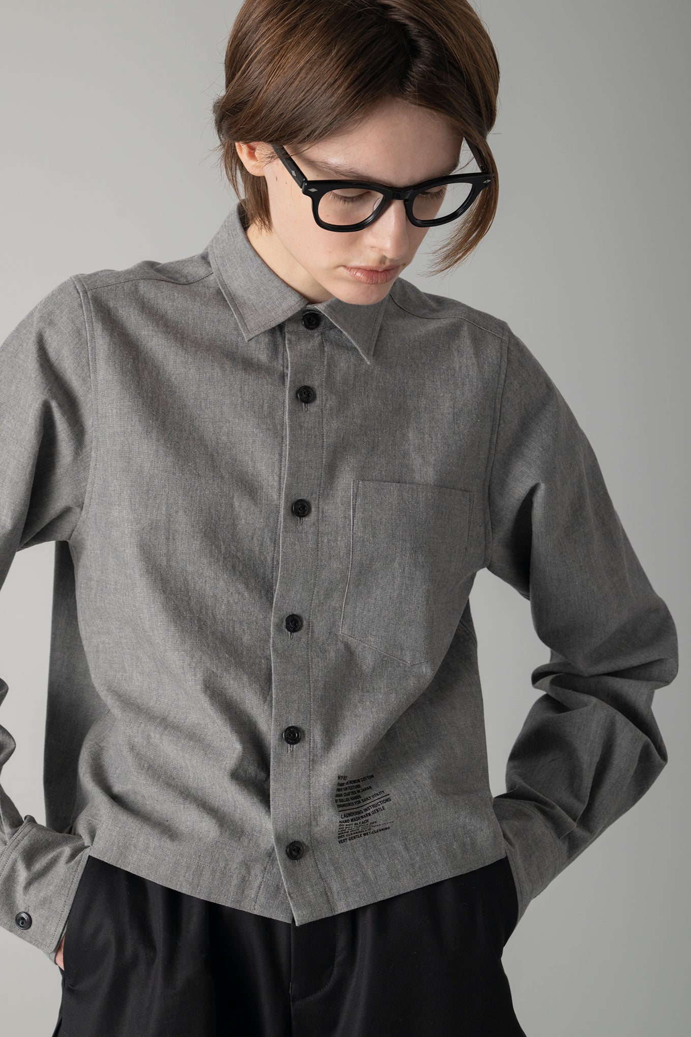 CHAMBRAY CROPPED SHIRT