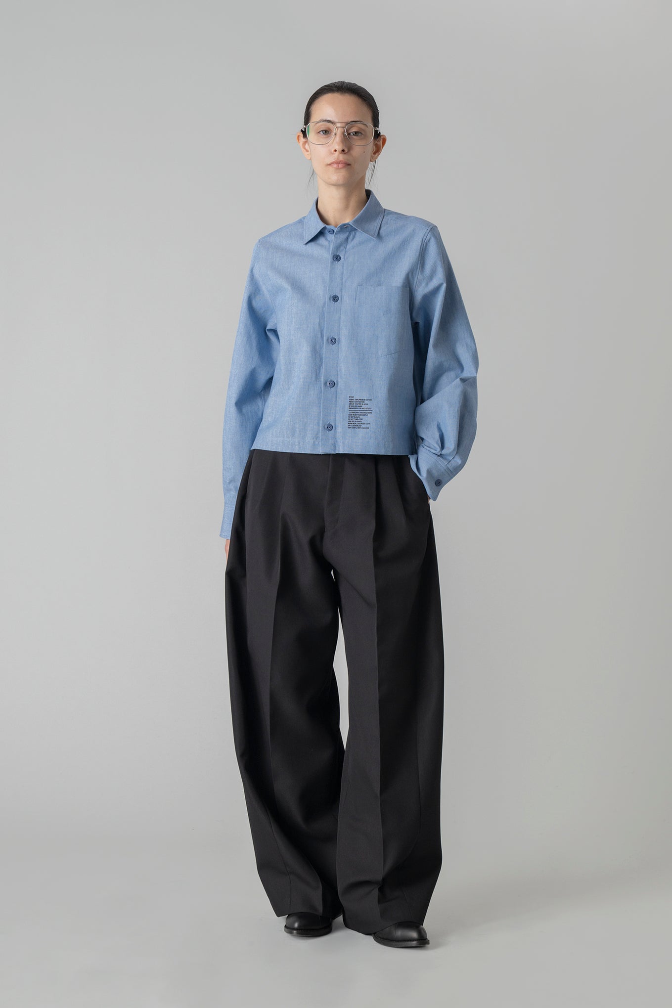 CHAMBRAY CROPPED SHIRT