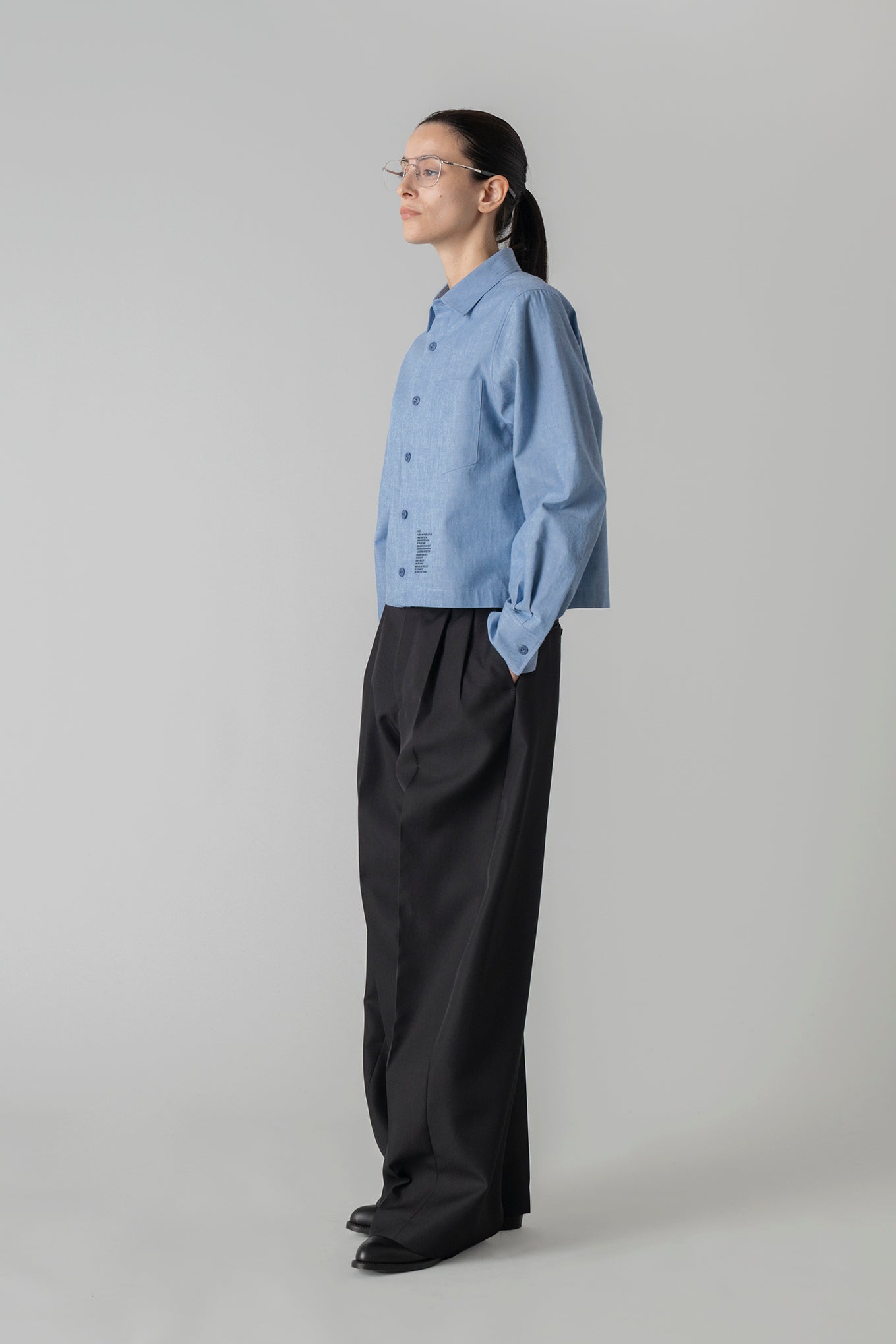 CHAMBRAY CROPPED SHIRT