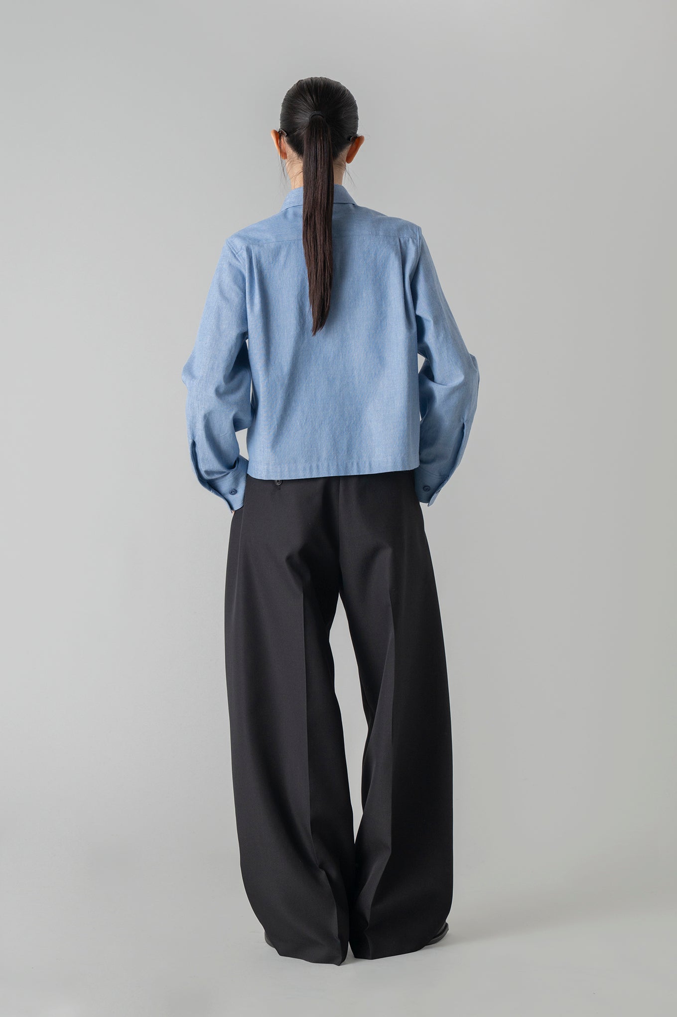 CHAMBRAY CROPPED SHIRT