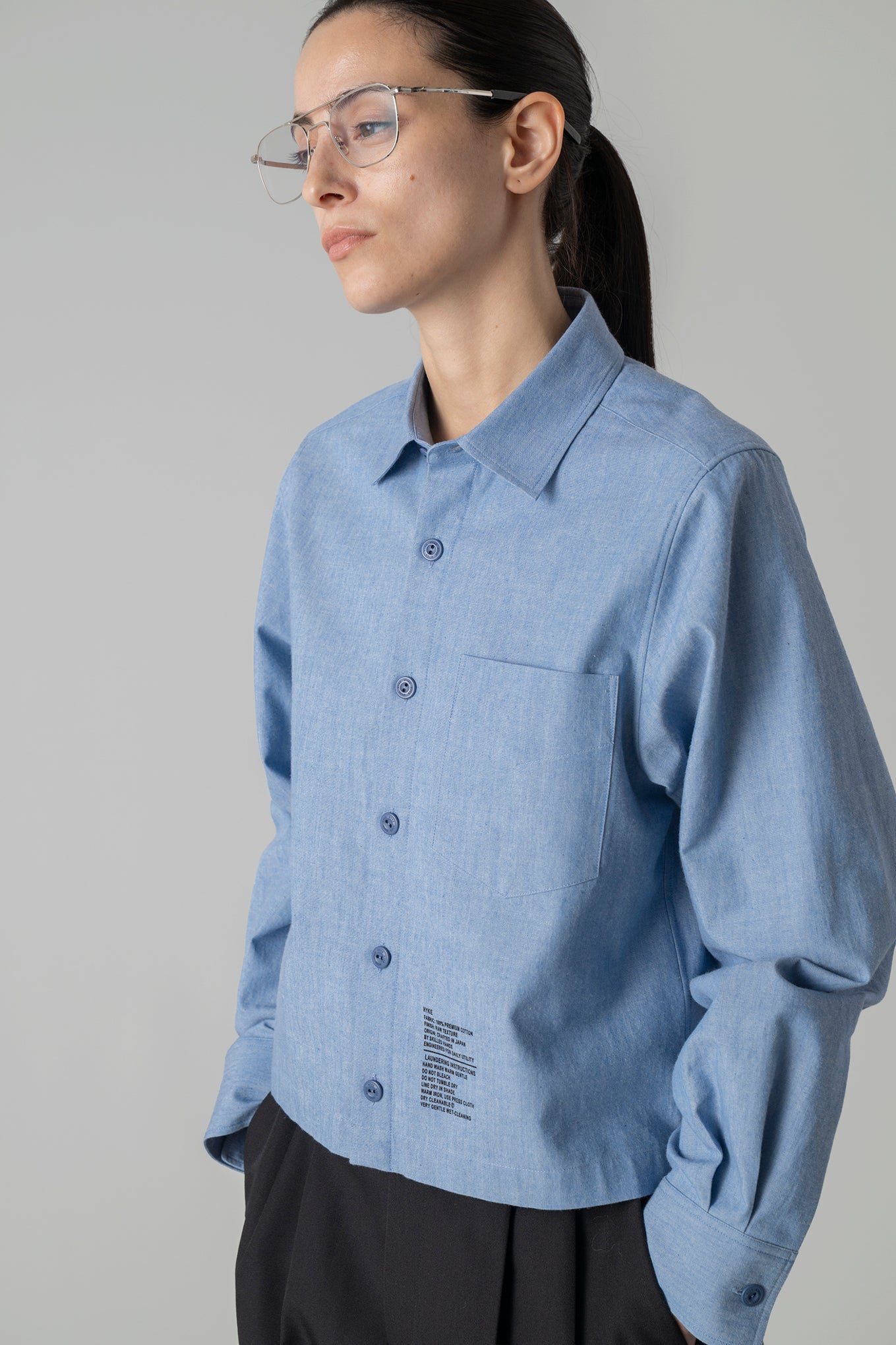 CHAMBRAY CROPPED SHIRT