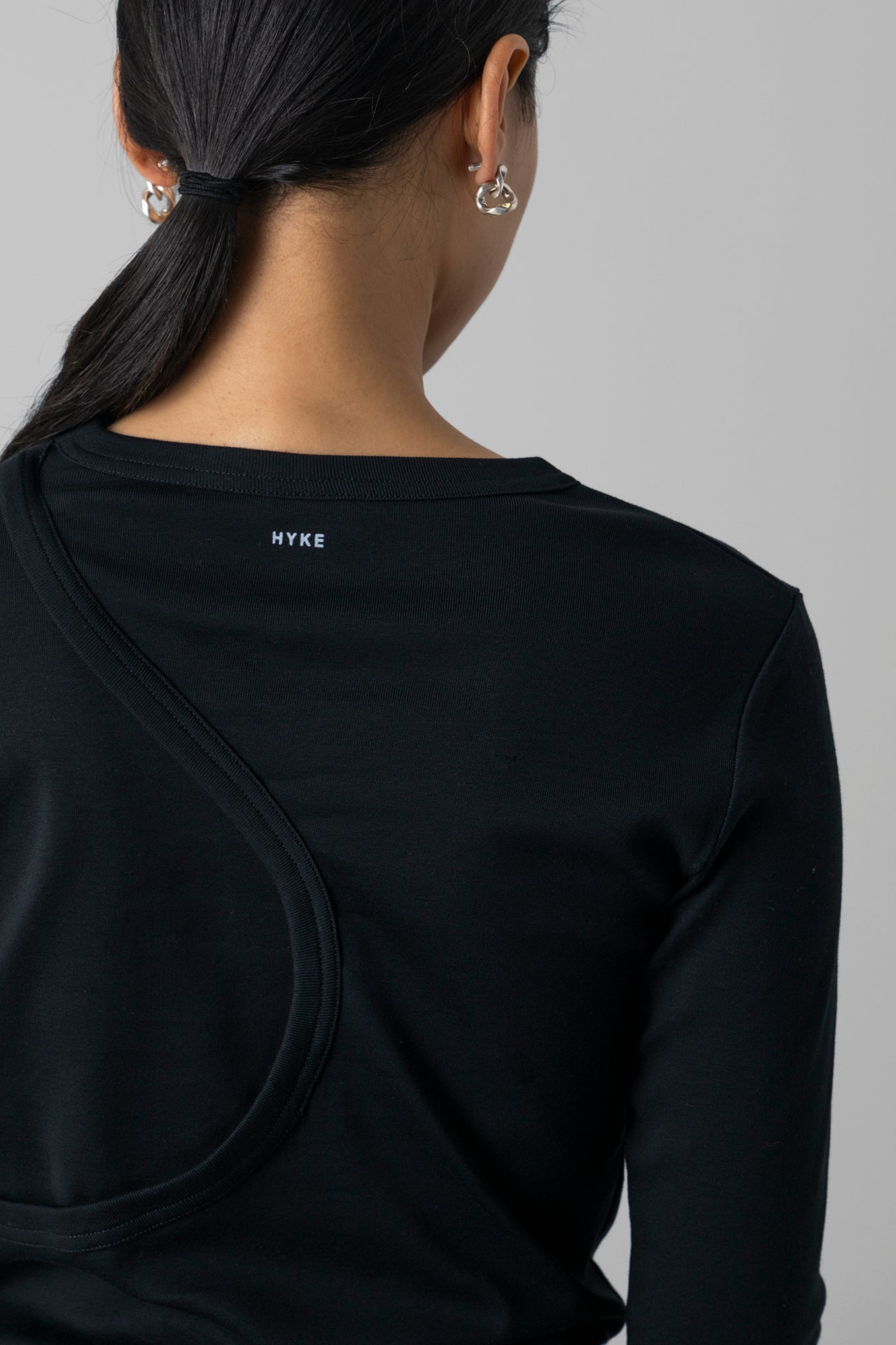 LAYERED LONG-SLV TEE – HYKE ONLINE STORE
