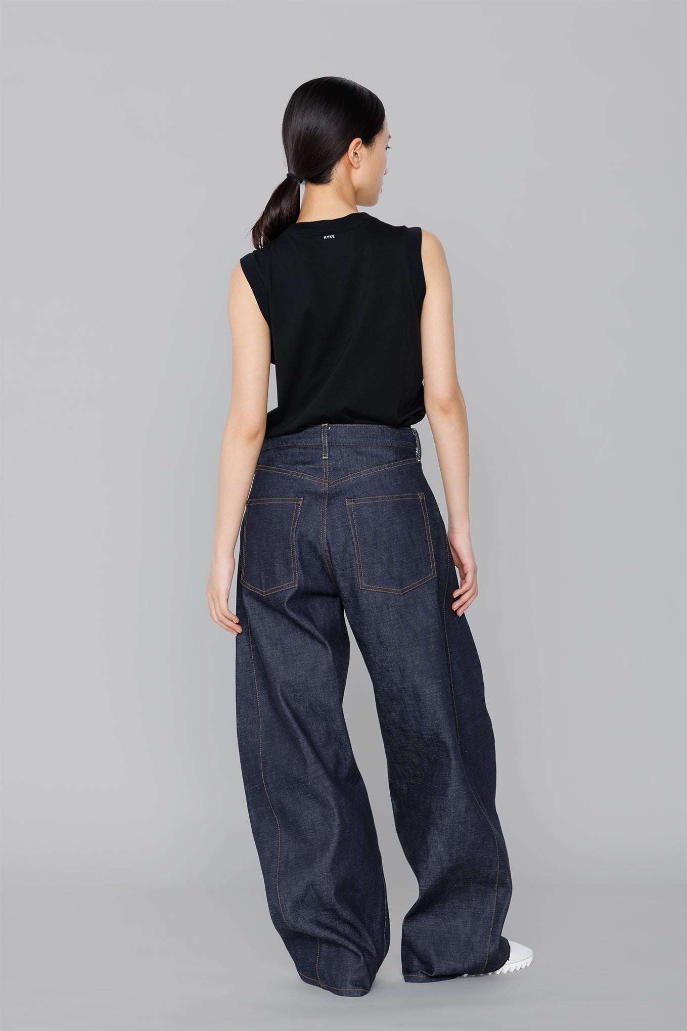 SHEER SLEEVELESS TEE