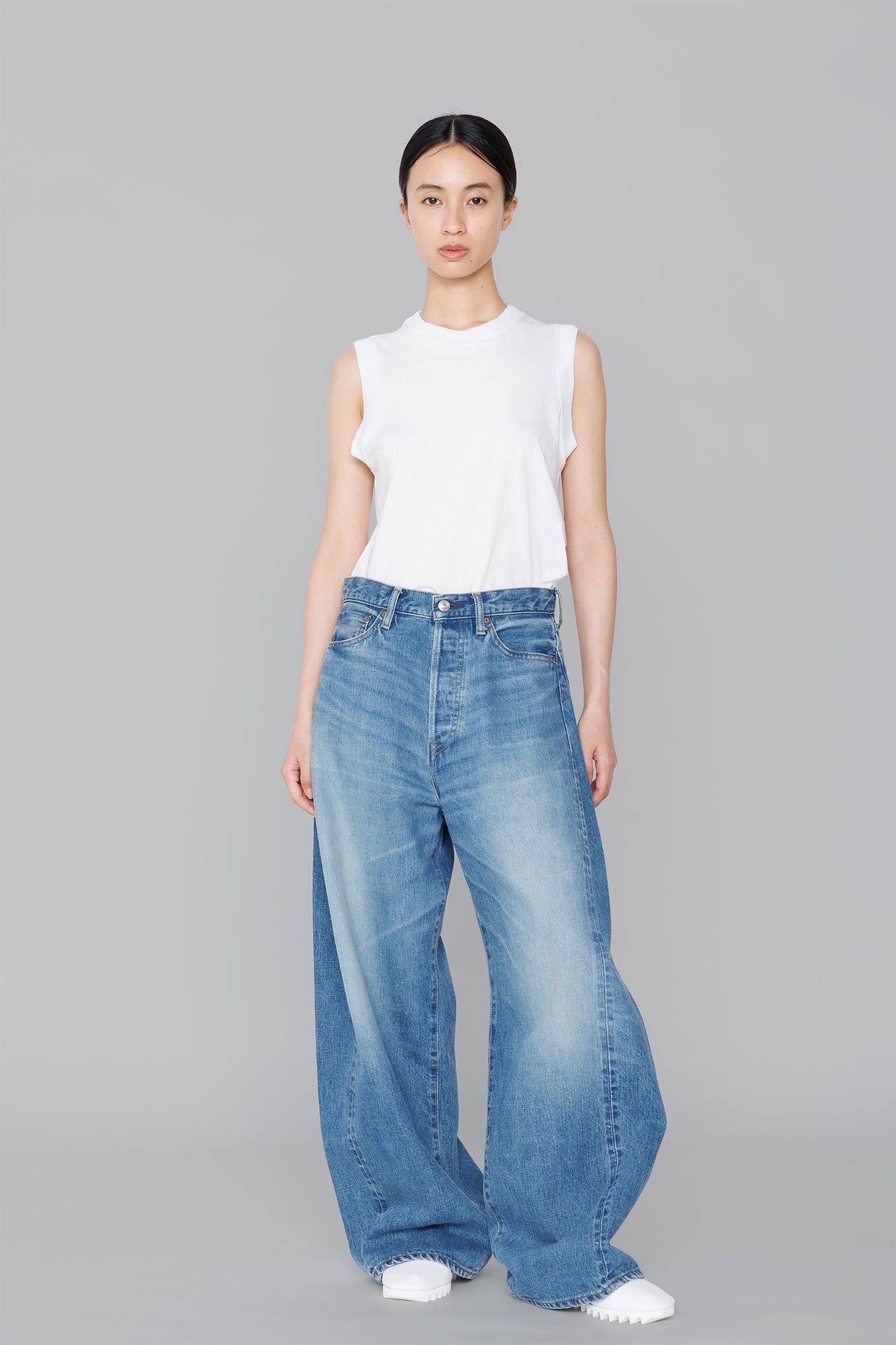 SHEER SLEEVELESS TEE