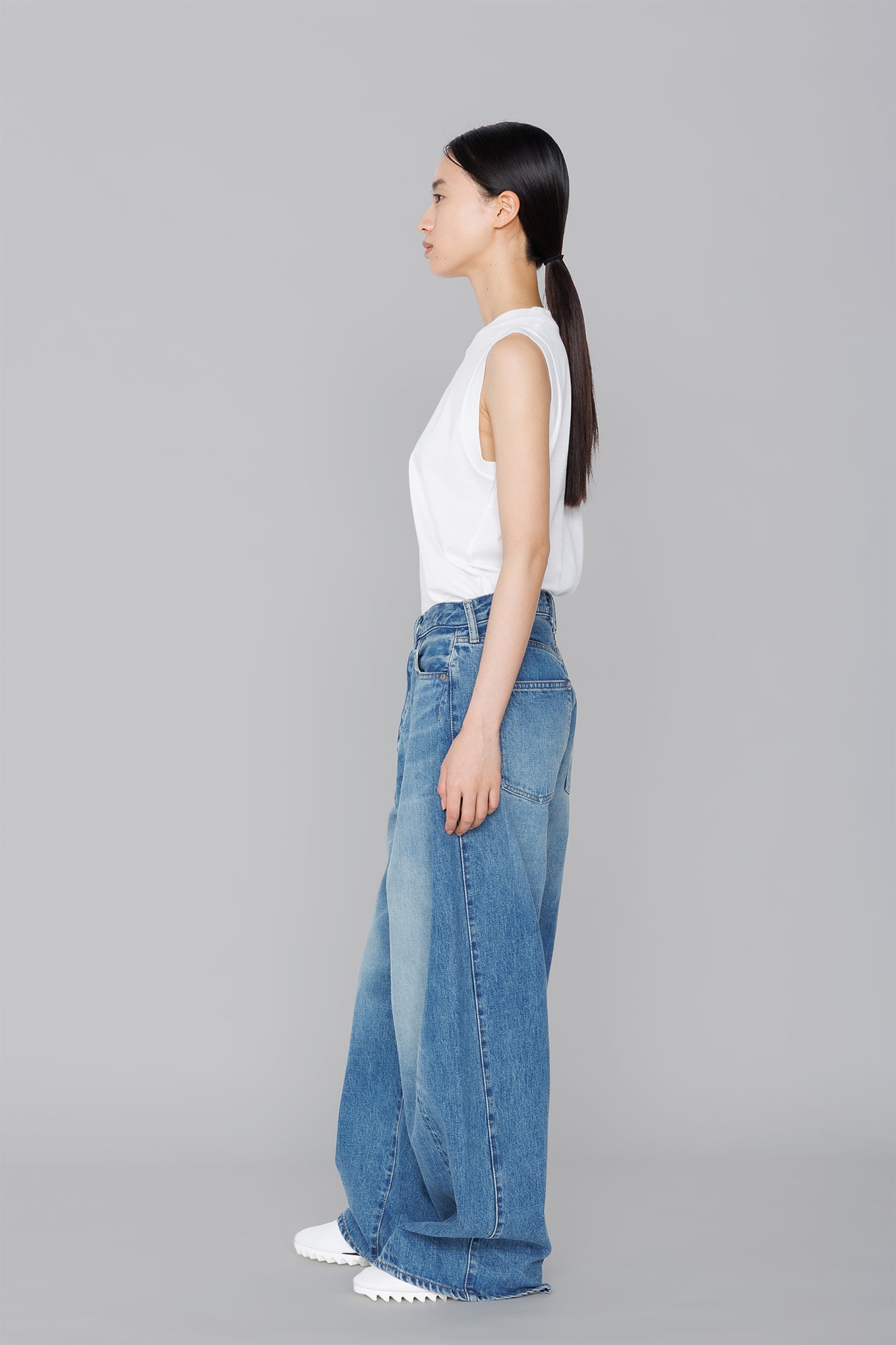 SHEER SLEEVELESS TEE
