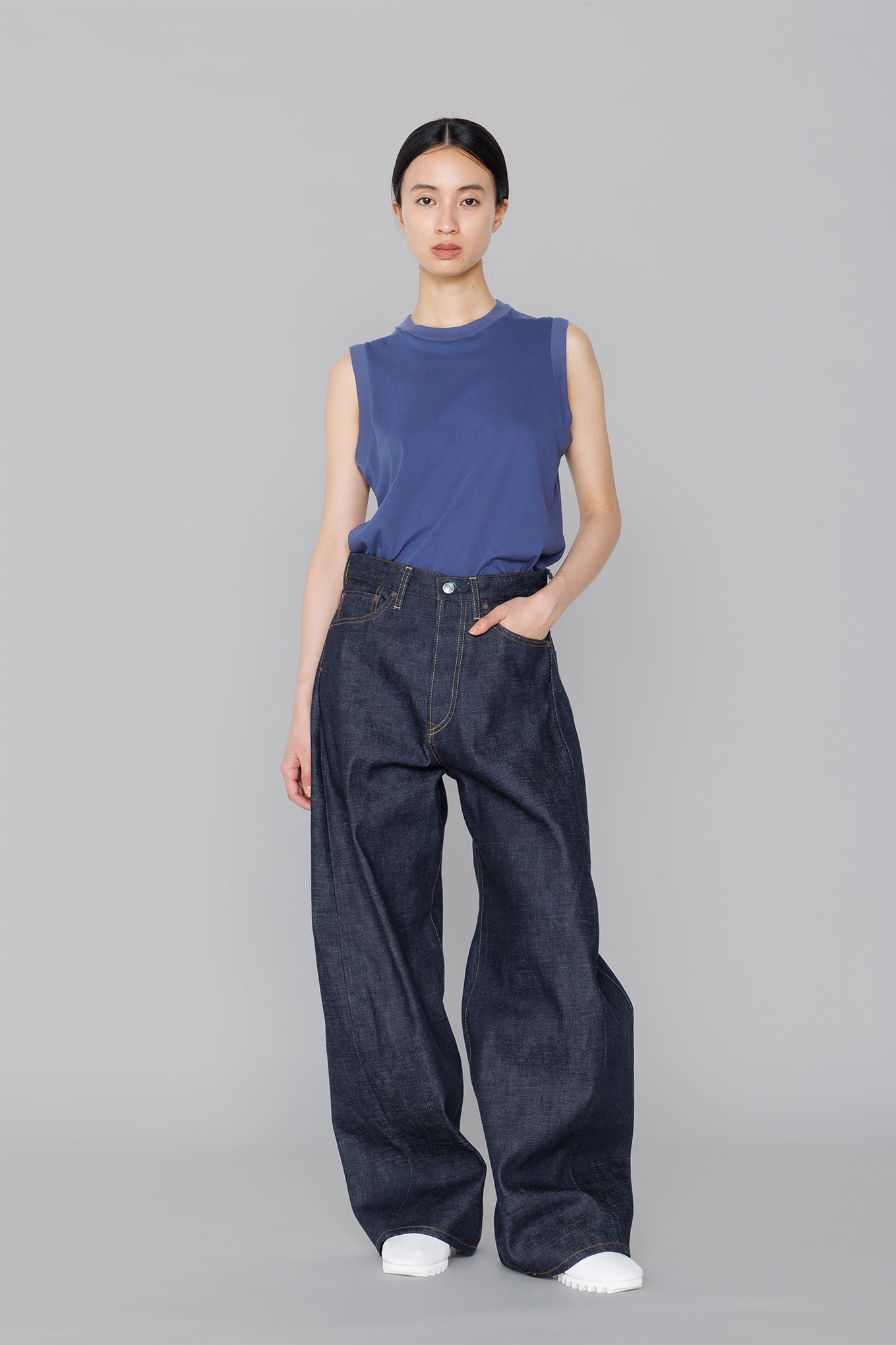 SHEER SLEEVELESS TEE