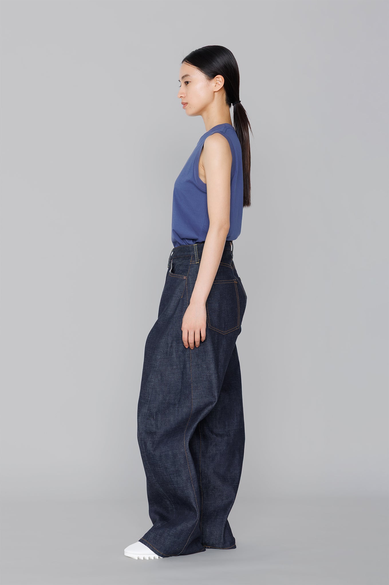 SHEER SLEEVELESS TEE