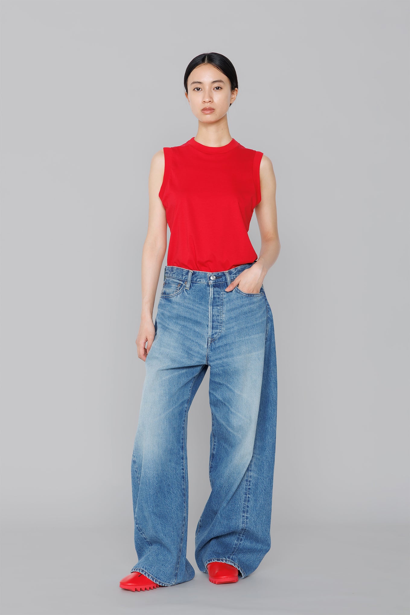 SHEER SLEEVELESS TEE
