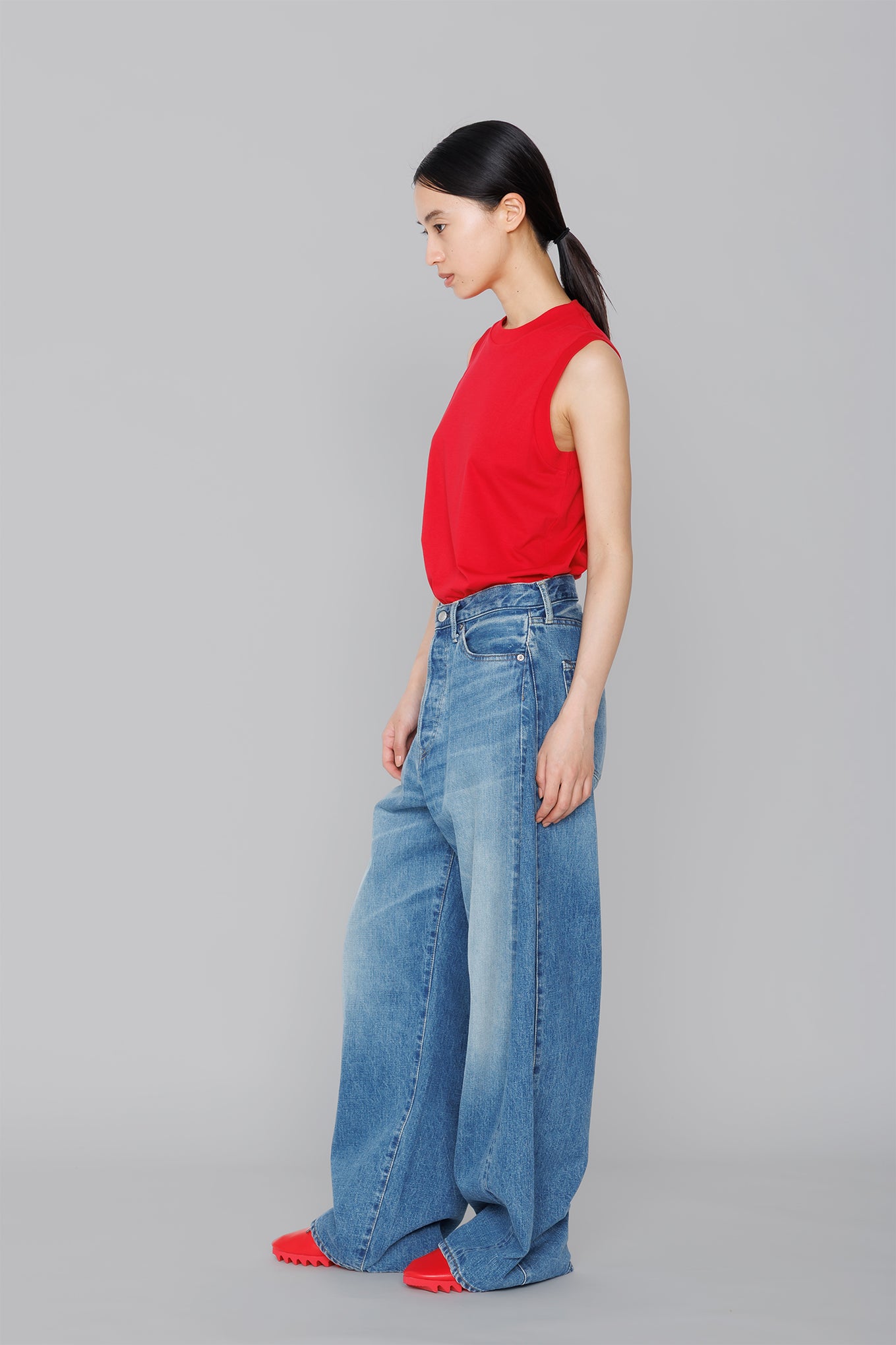 SHEER SLEEVELESS TEE