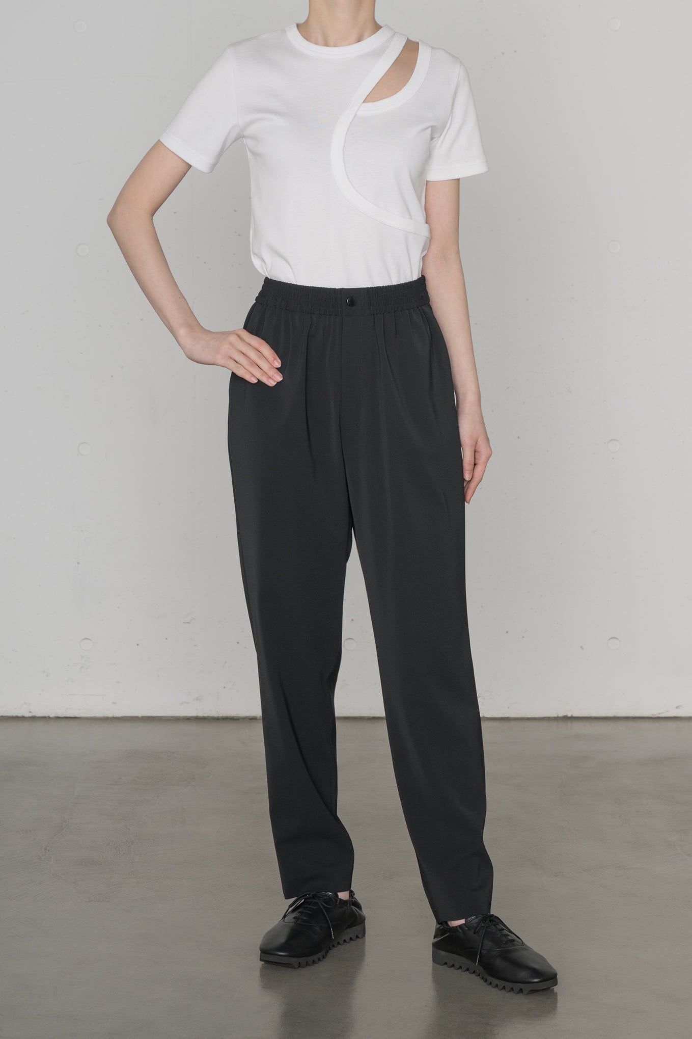 STRETCH TAPERED PANTS