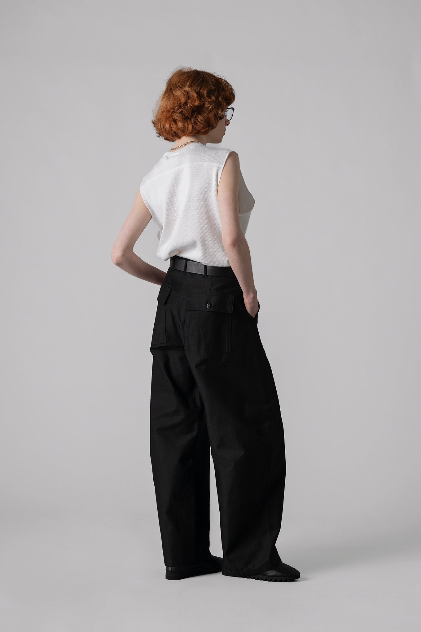 BACK SATIN BARREL LEG PANTS