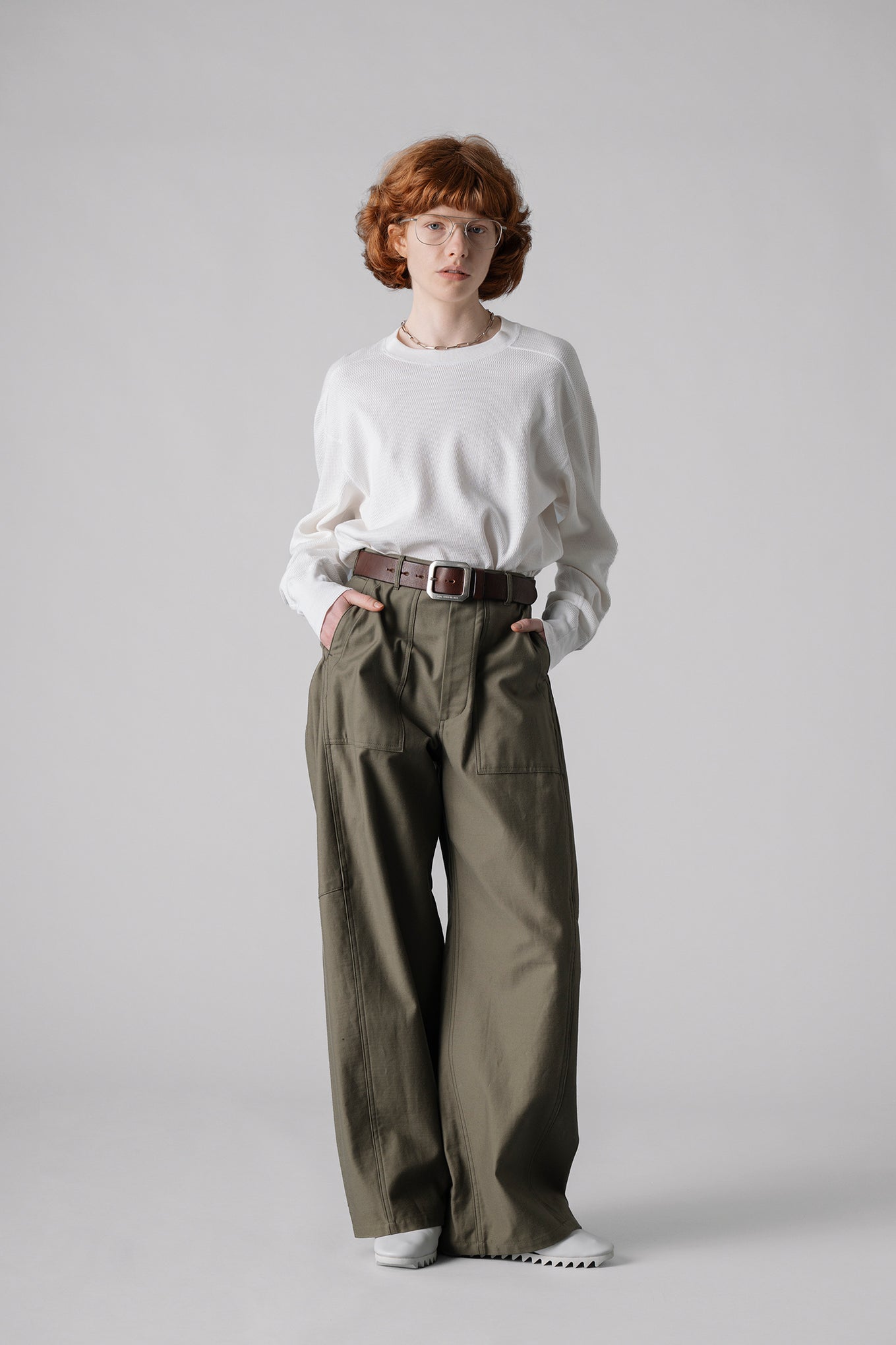 BACK SATIN BARREL LEG PANTS