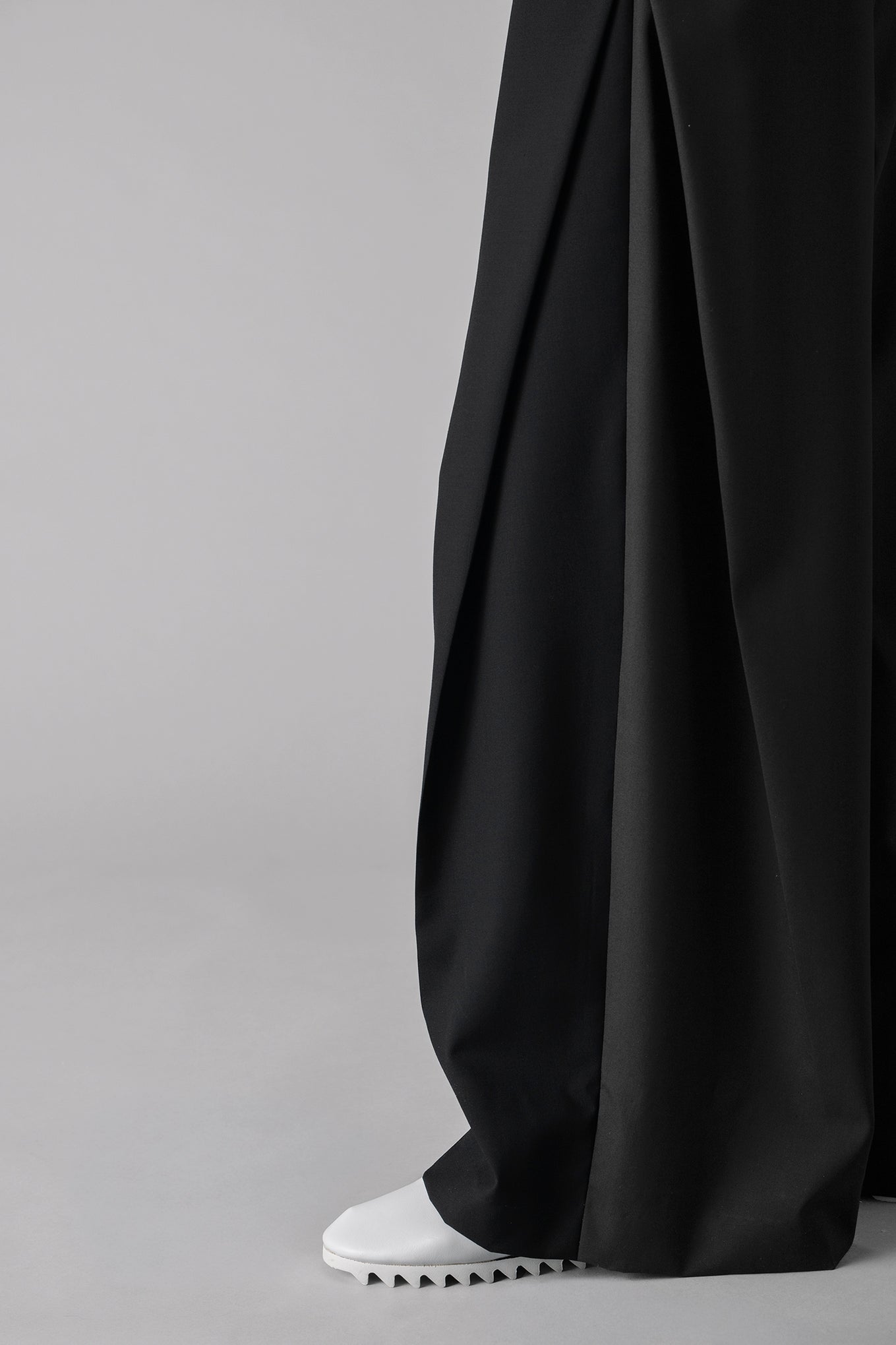 WOOL SIDE TUCK PANTS