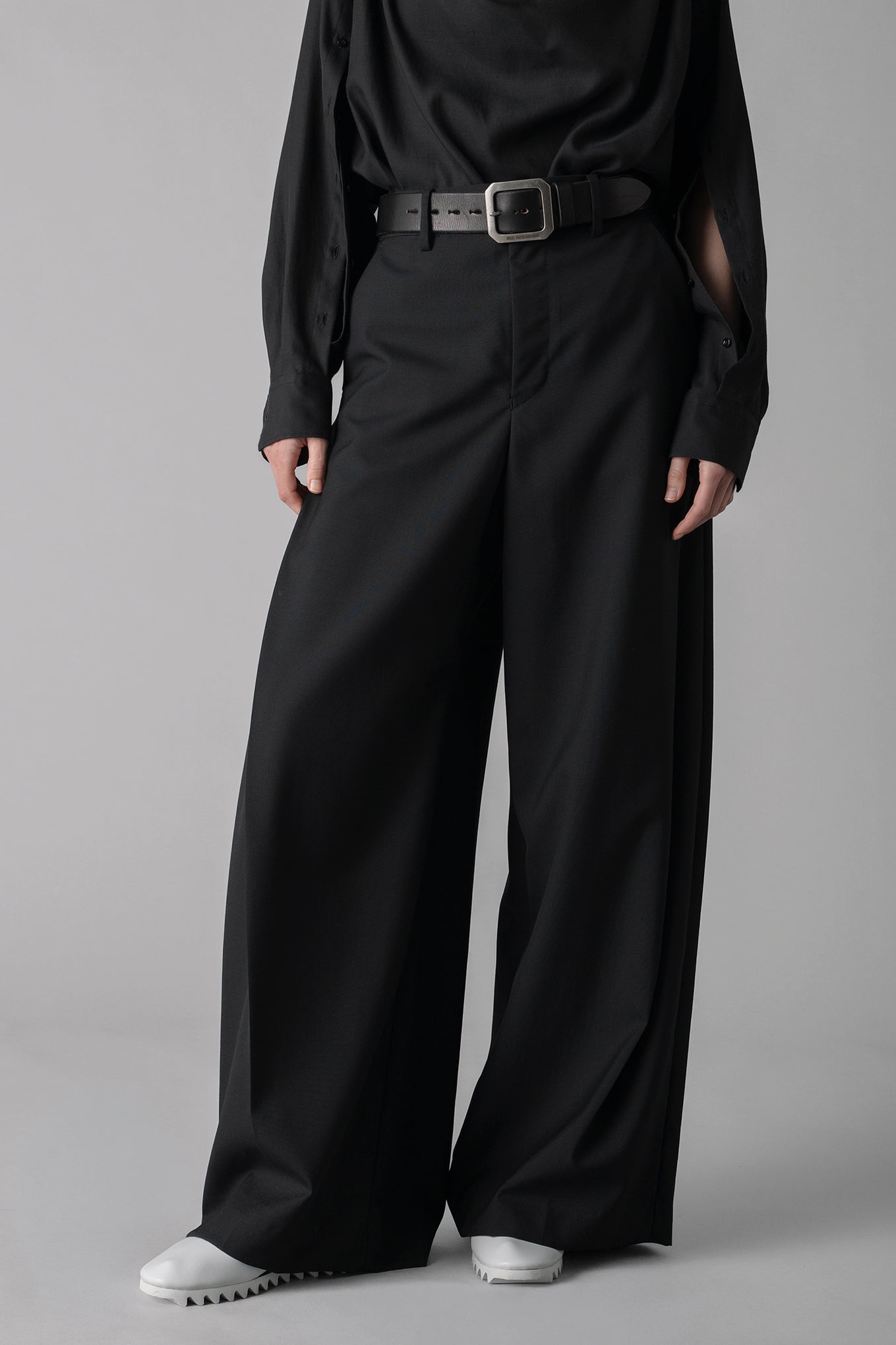 WOOL SIDE TUCK PANTS