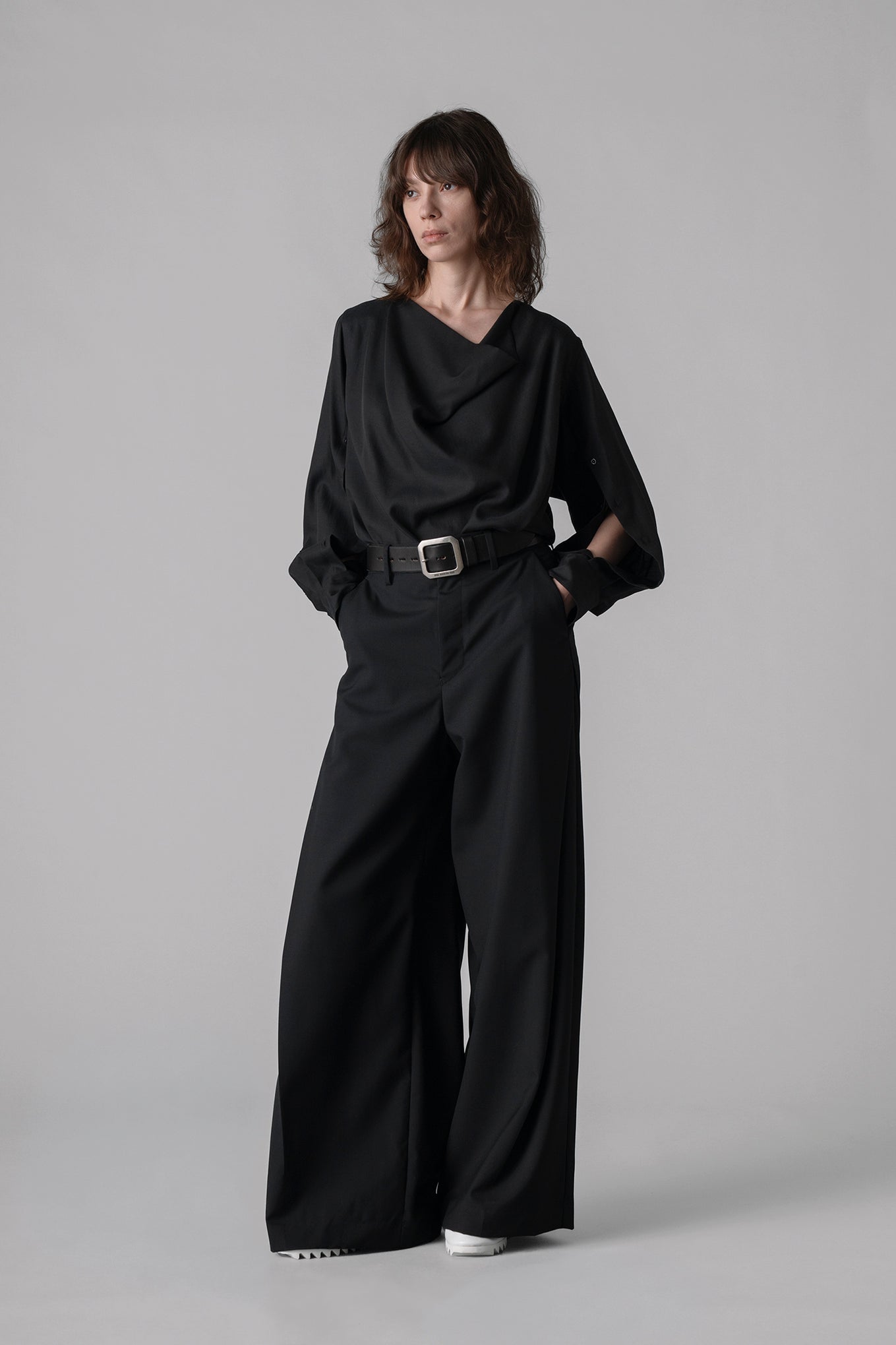 WOOL SIDE TUCK PANTS