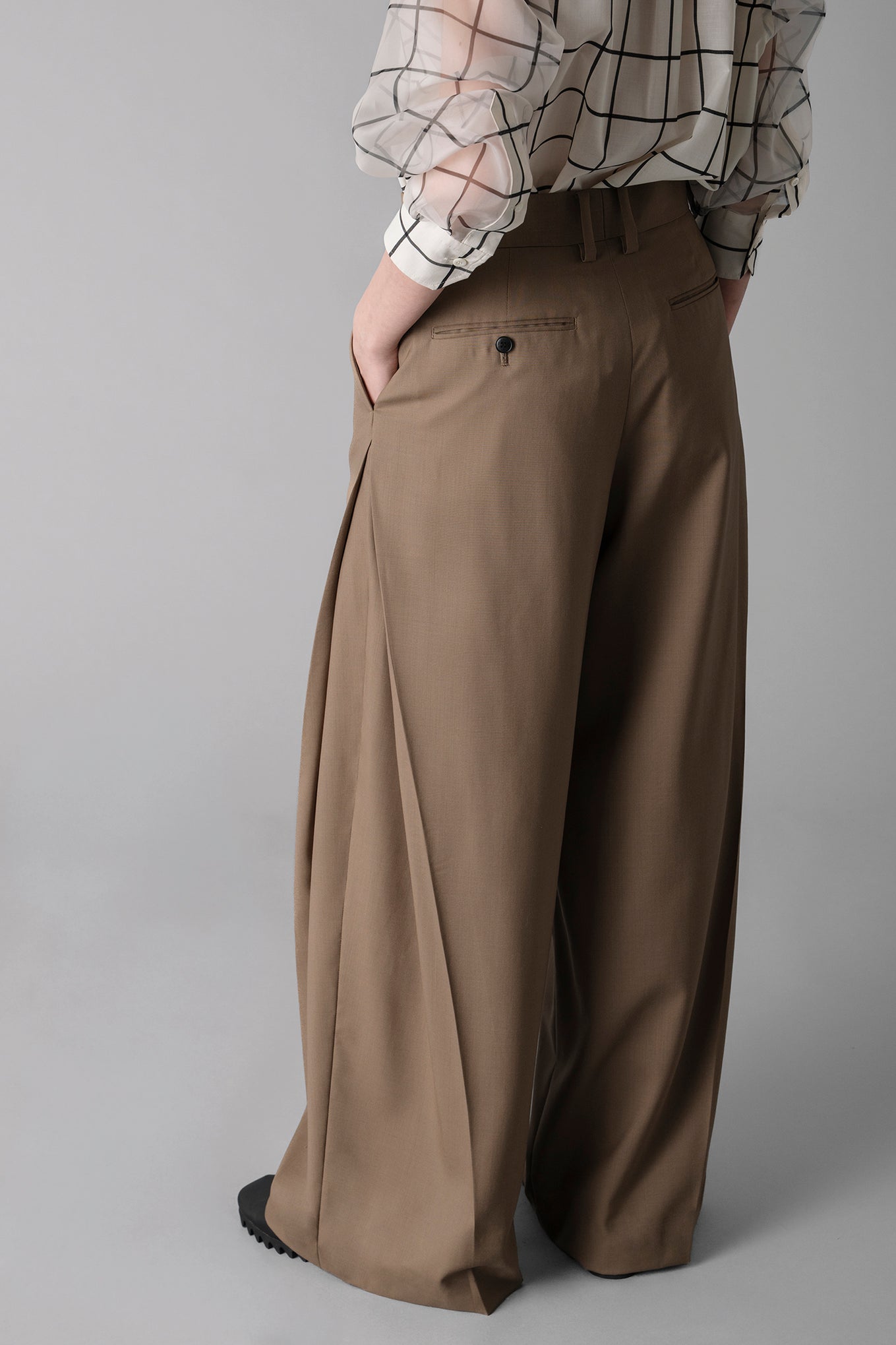 WOOL SIDE TUCK PANTS
