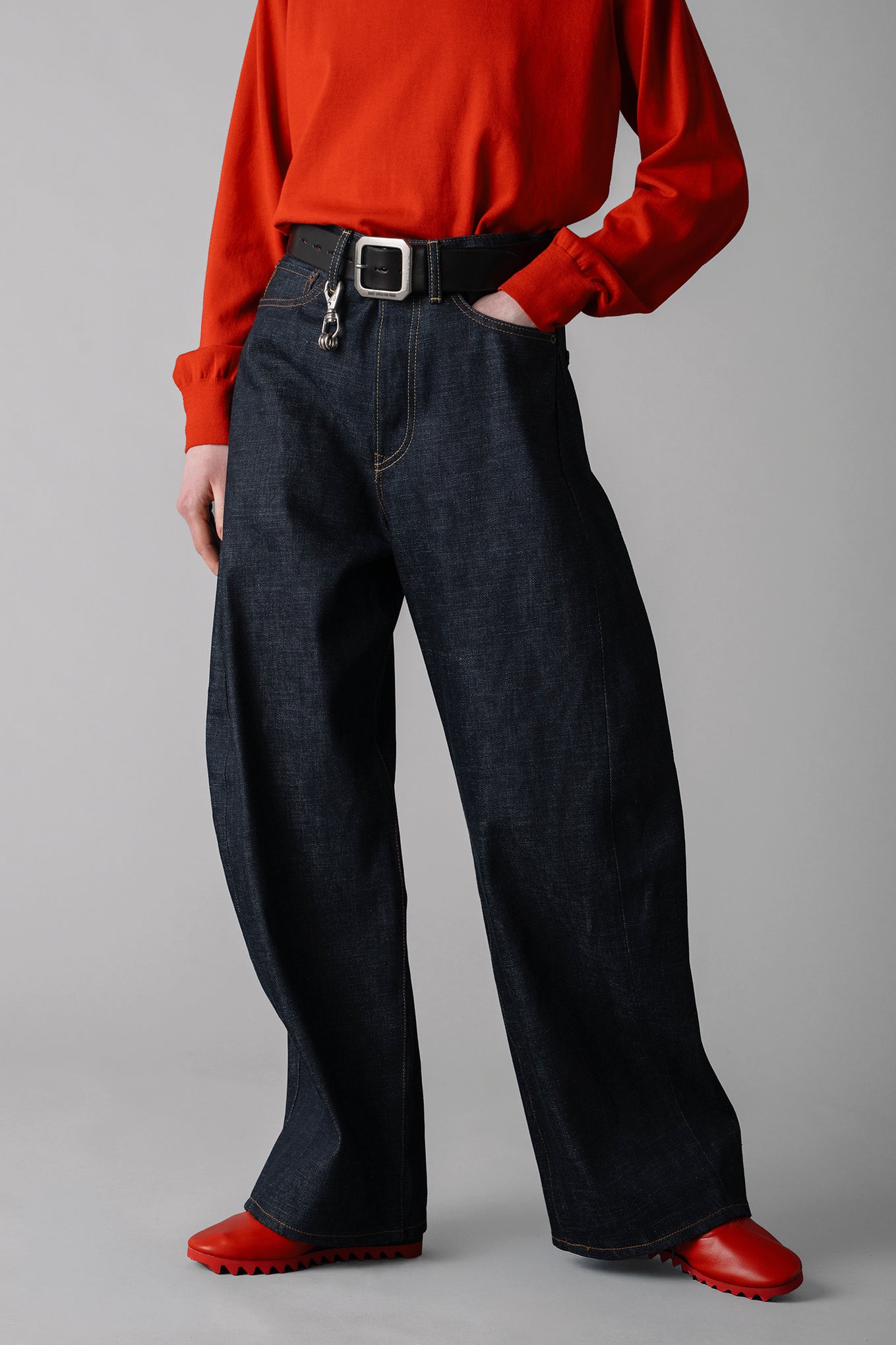 BARREL-LEG DENIM JEANS – HYKE ONLINE STORE