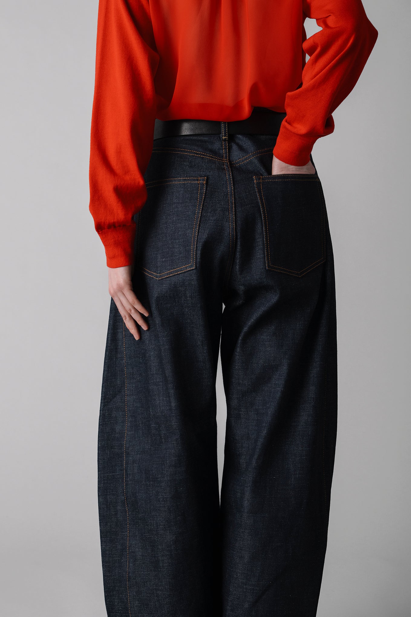 BARREL-LEG DENIM JEANS – HYKE ONLINE STORE