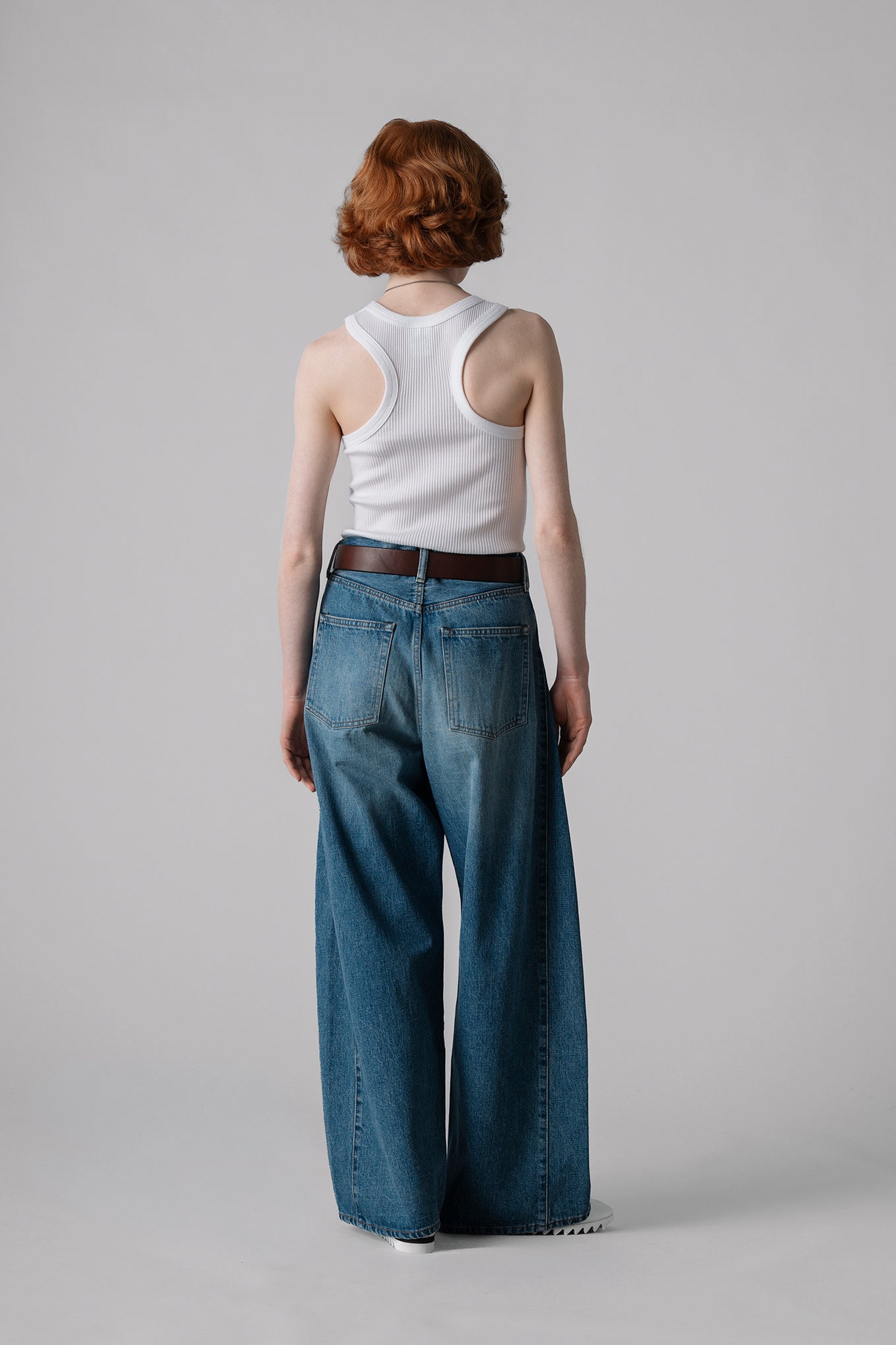 BARREL-LEG DENIM JEANS – HYKE ONLINE STORE