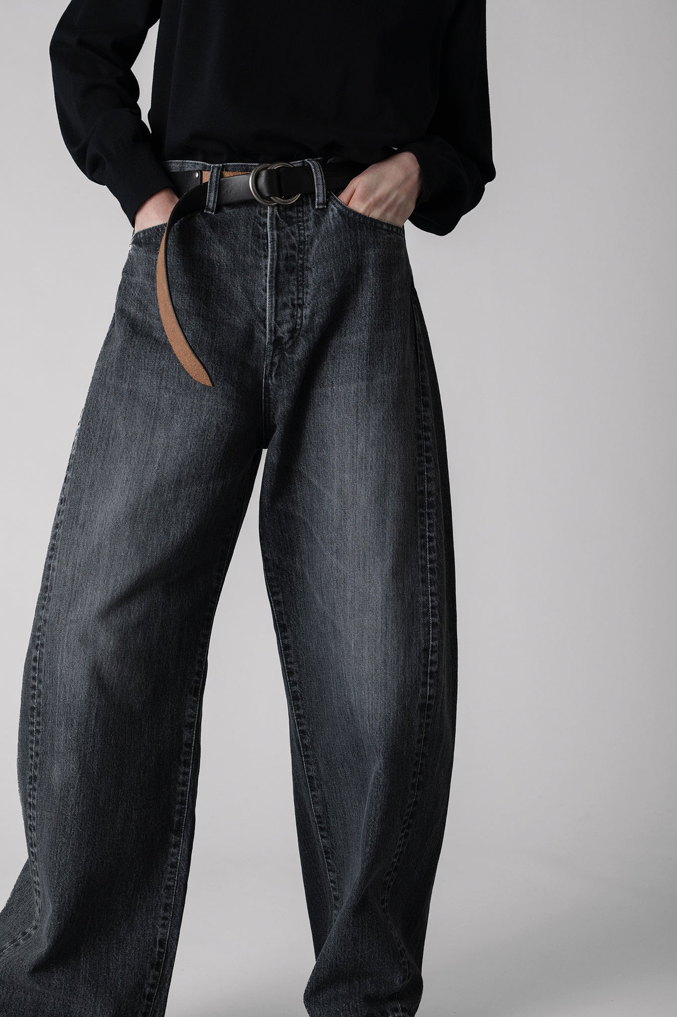 BARREL-LEG DENIM JEANS – HYKE ONLINE STORE