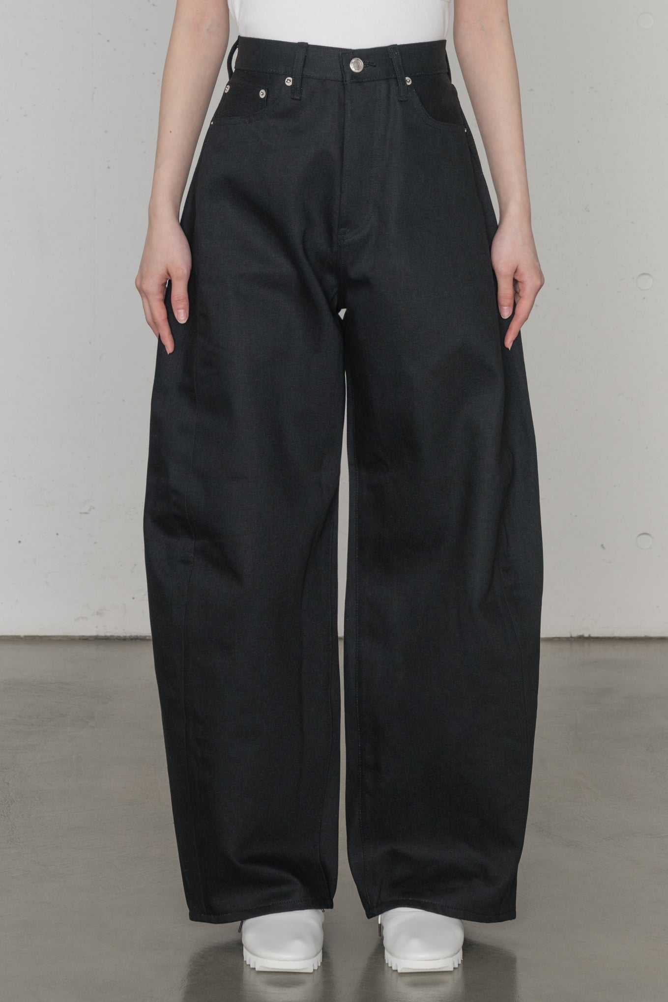 BARREL-LEG TWILL JEANS – HYKE ONLINE STORE