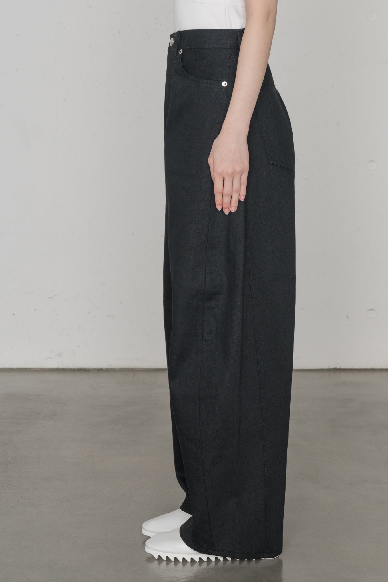 BARREL-LEG TWILL JEANS