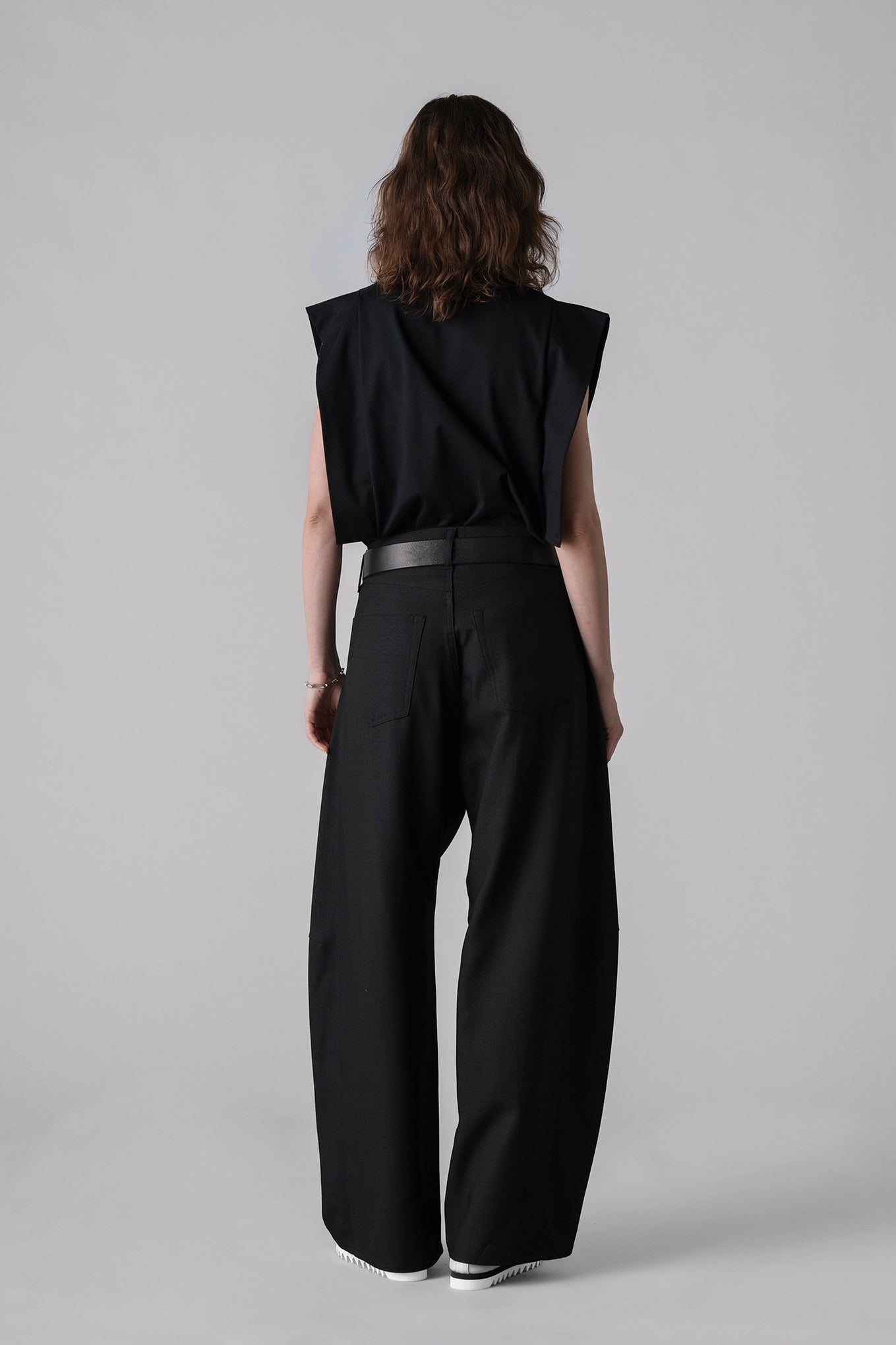 OXFORD BARREL-LEG JEANS – HYKE ONLINE STORE