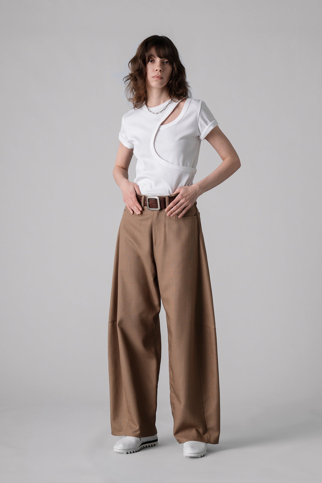 OXFORD BARREL-LEG JEANS