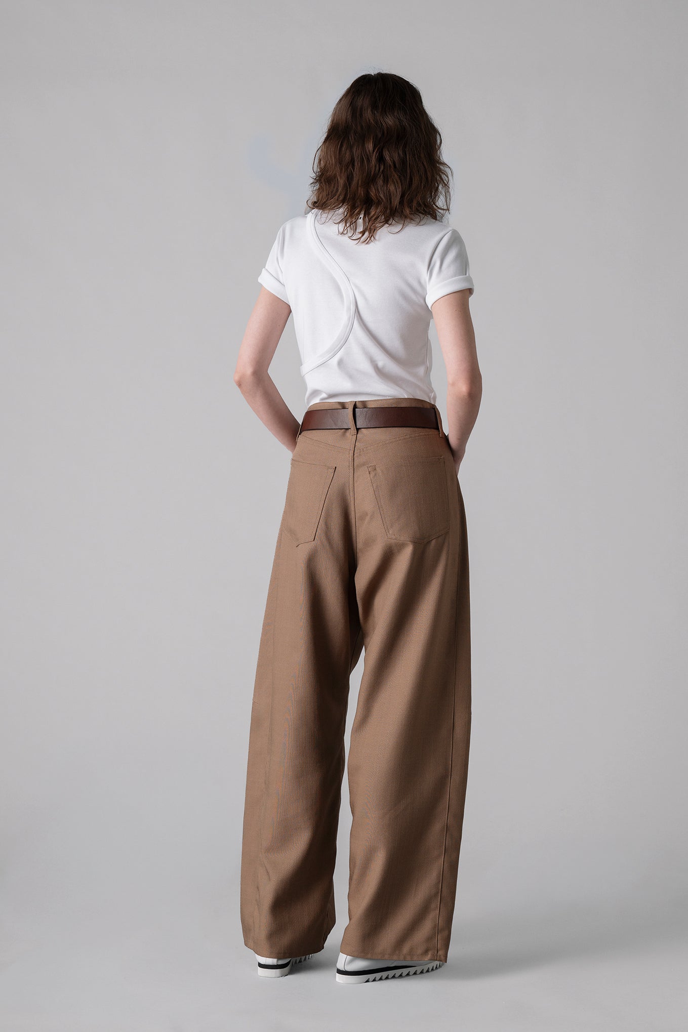 OXFORD BARREL-LEG JEANS