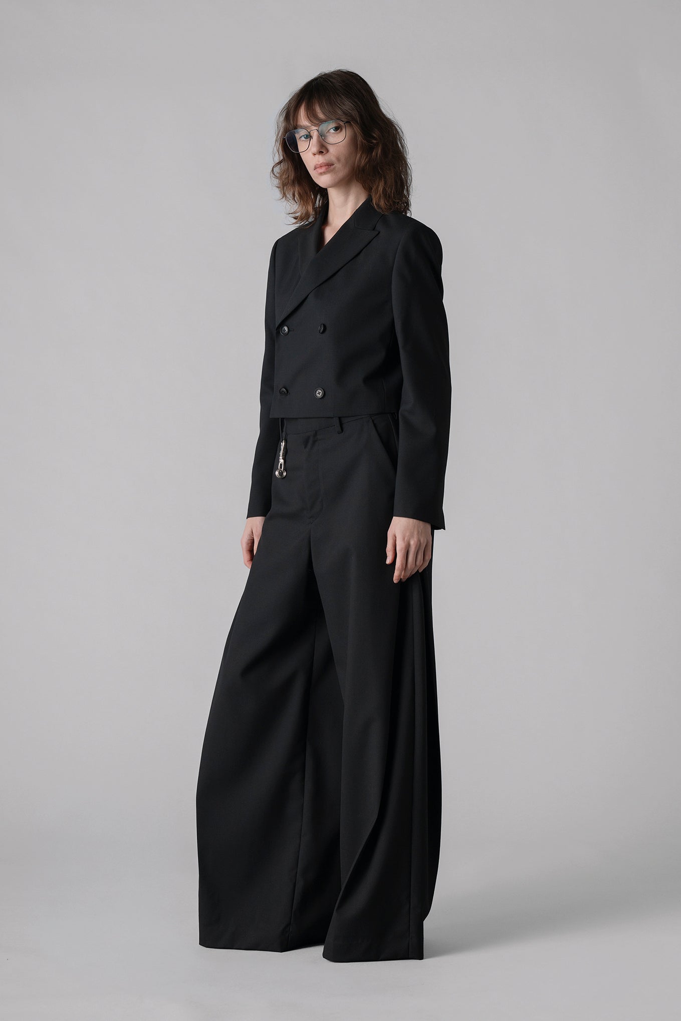 WOOL DOUBLE-BREASTED CROPPED BLAZER – HYKE ONLINE STORE