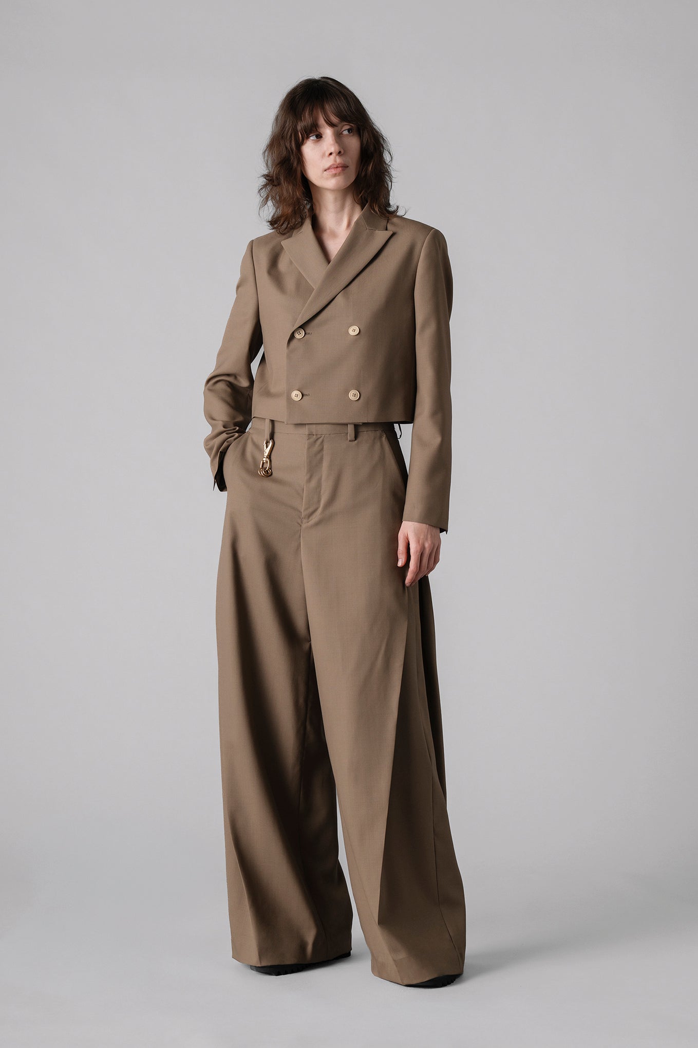 WOOL DOUBLE-BREASTED CROPPED BLAZER – HYKE ONLINE STORE