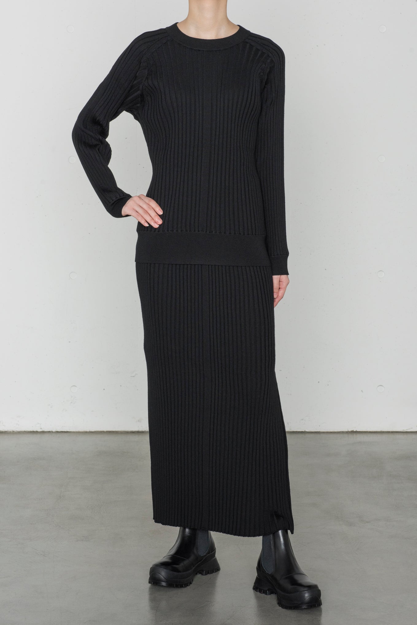 WIDE RIBBED SWEATER