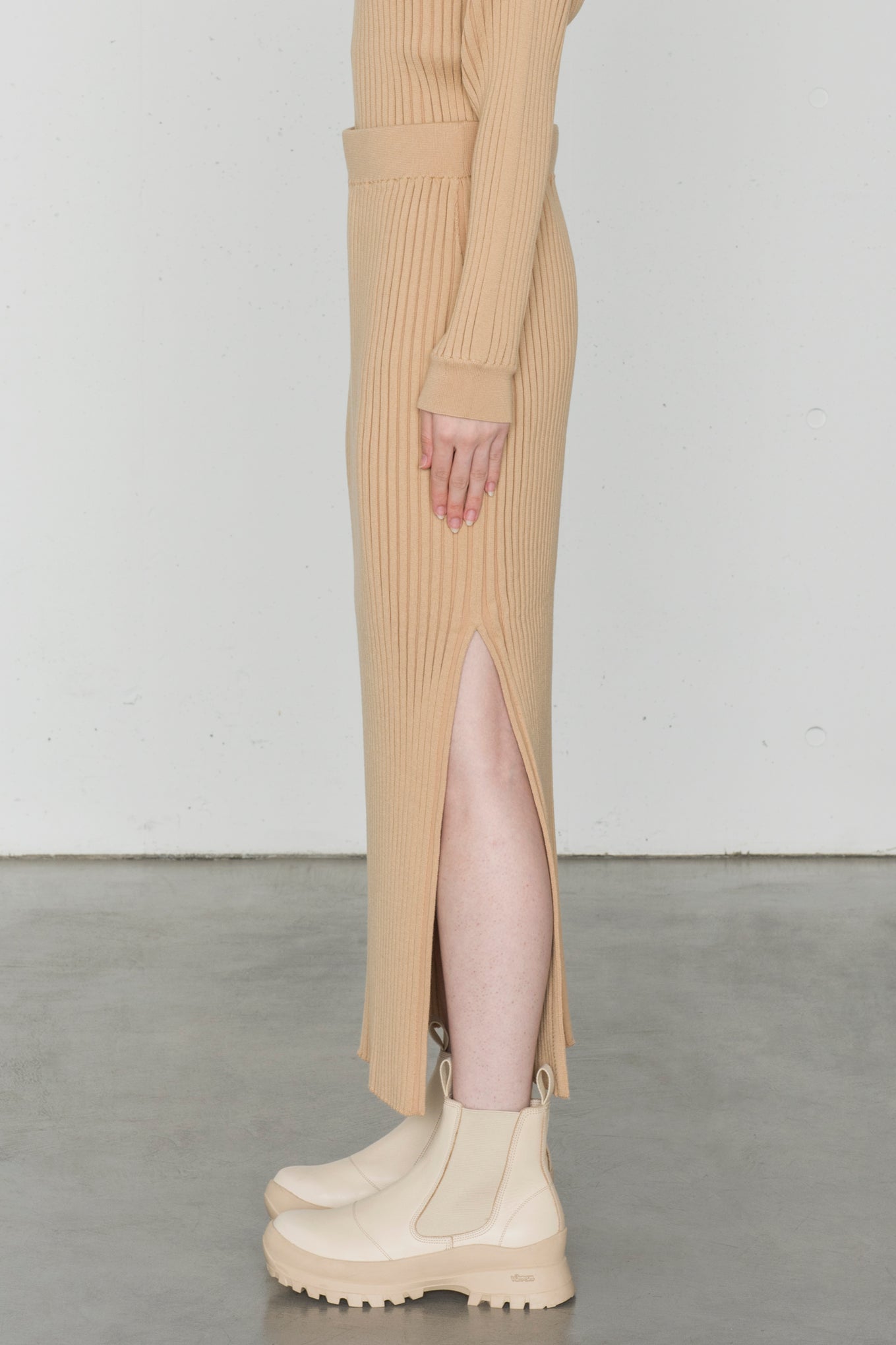 WIDE RIBBED SWEATER SKIRT