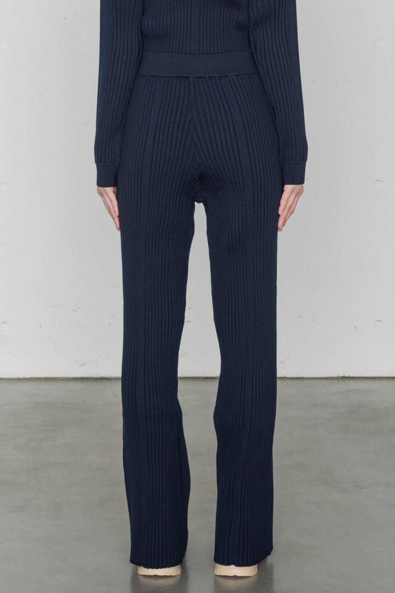 WIDE RIBBED SWEATER PANTS